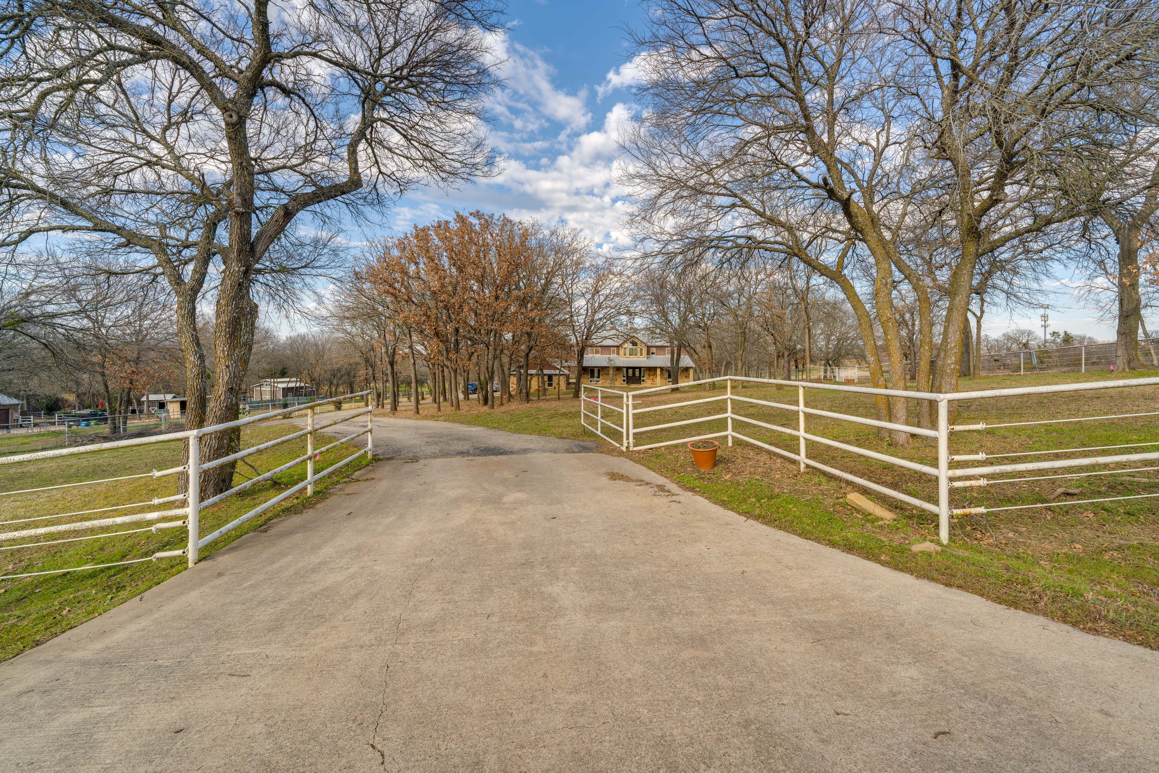 Property Exterior | Driveway (4 vehicles) | RV/trailer Parking Allowed