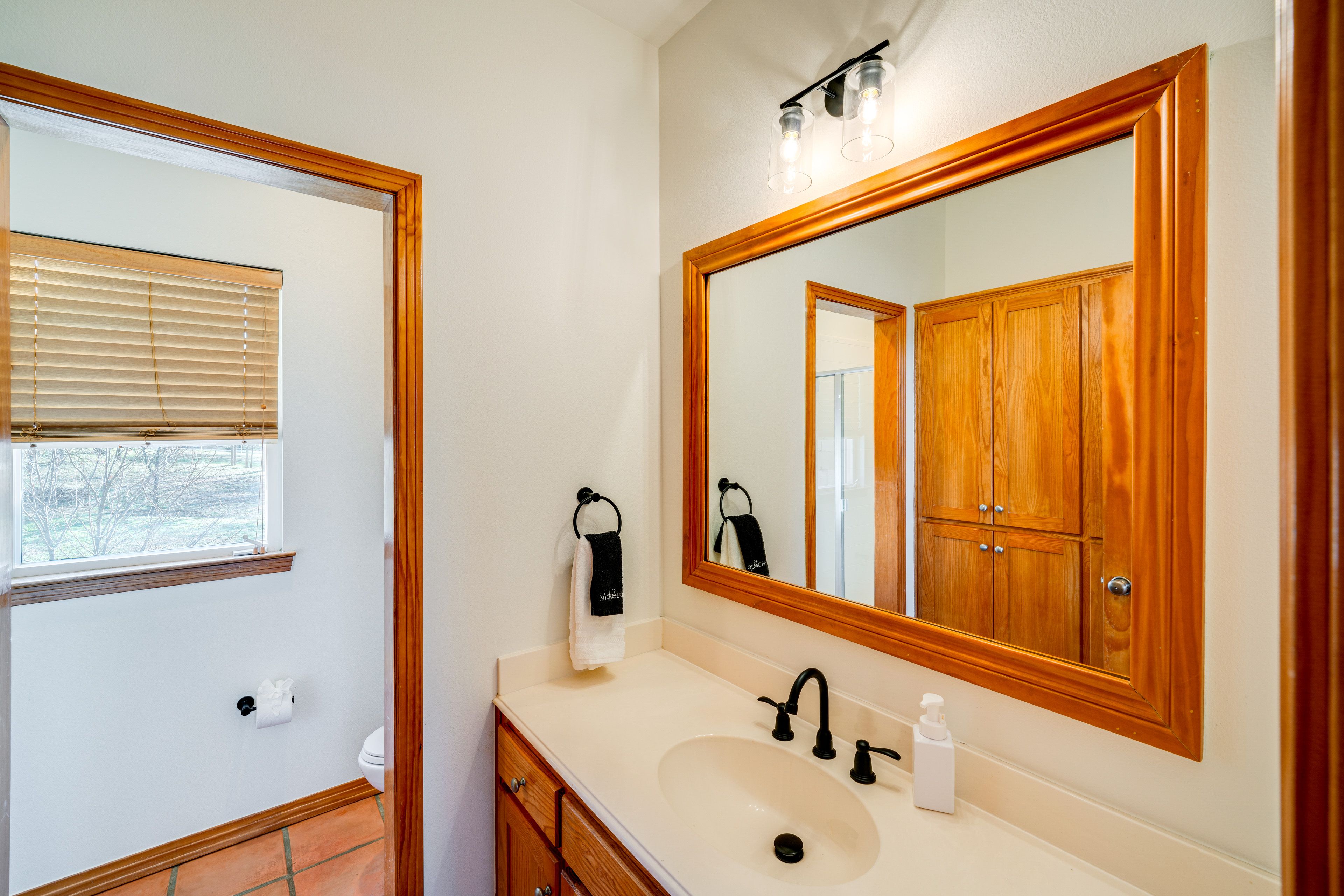 Full Bathroom | 2nd Floor