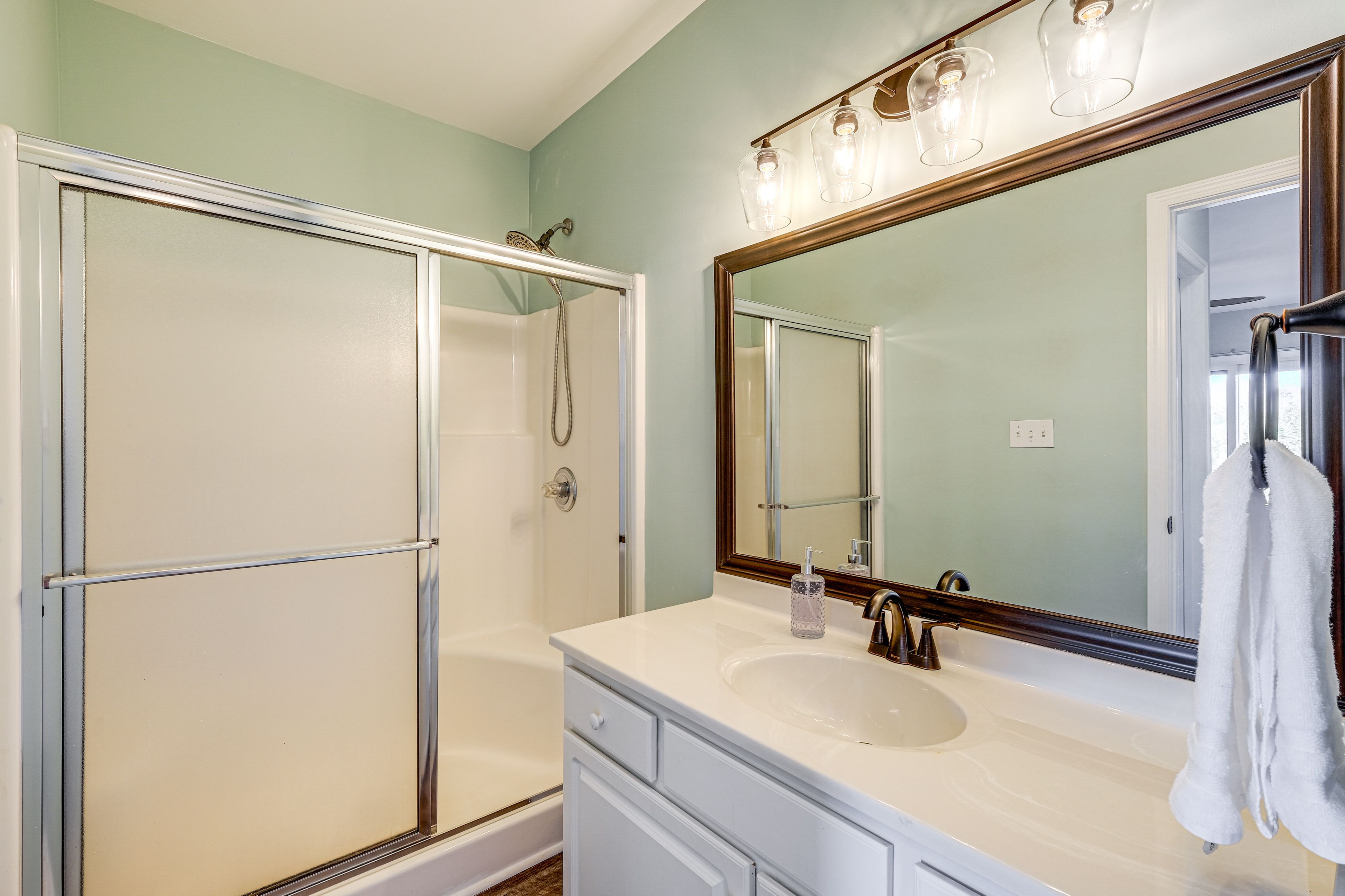 En-Suite Bathroom | Linens & Towels