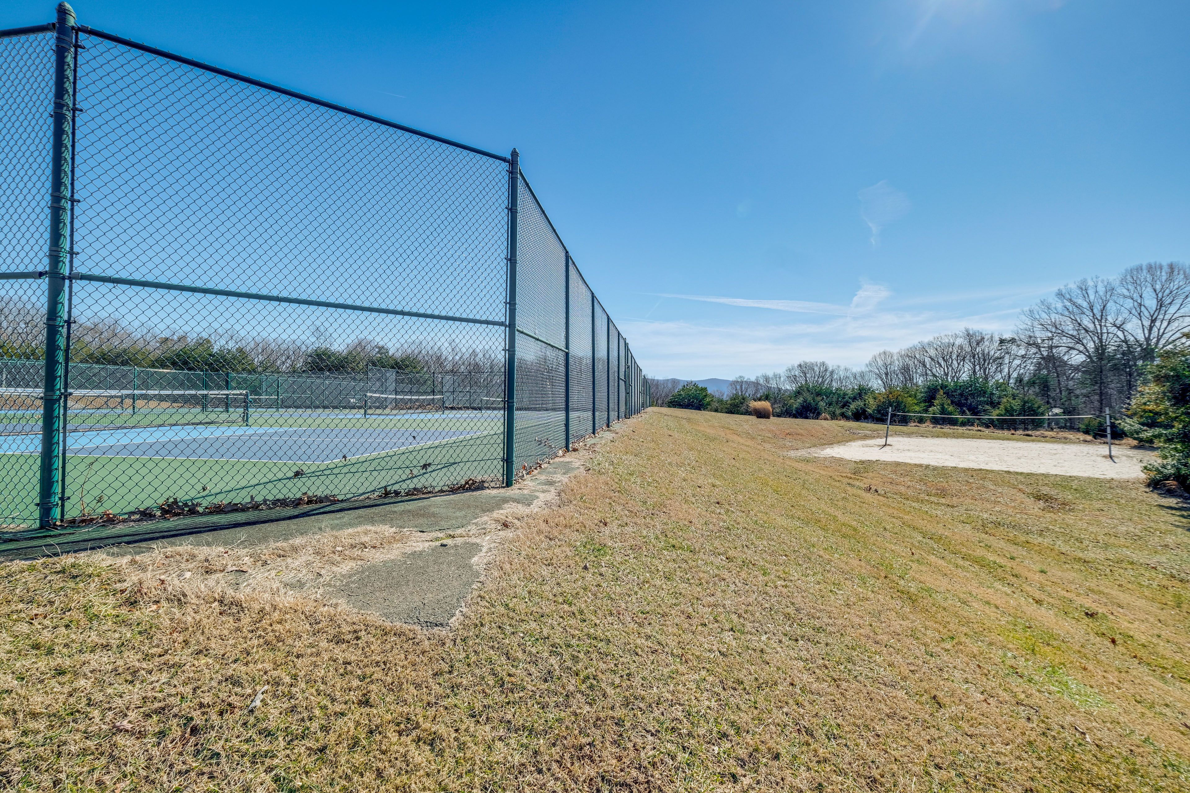 Tennis Court | Pickleball Court | 18-Hole Golf Course (w/ Fee)