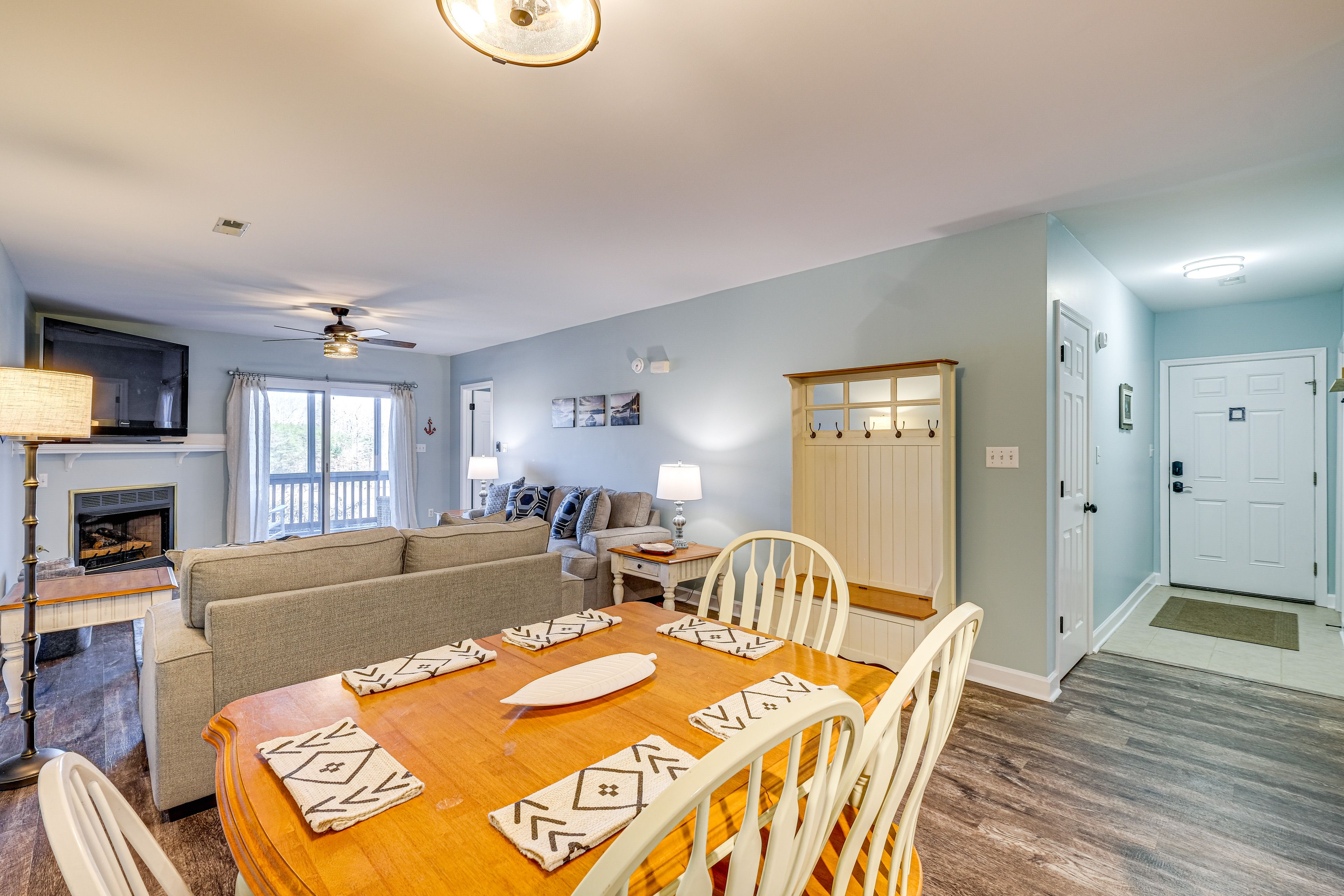 Dining Area | Dishware & Flatware