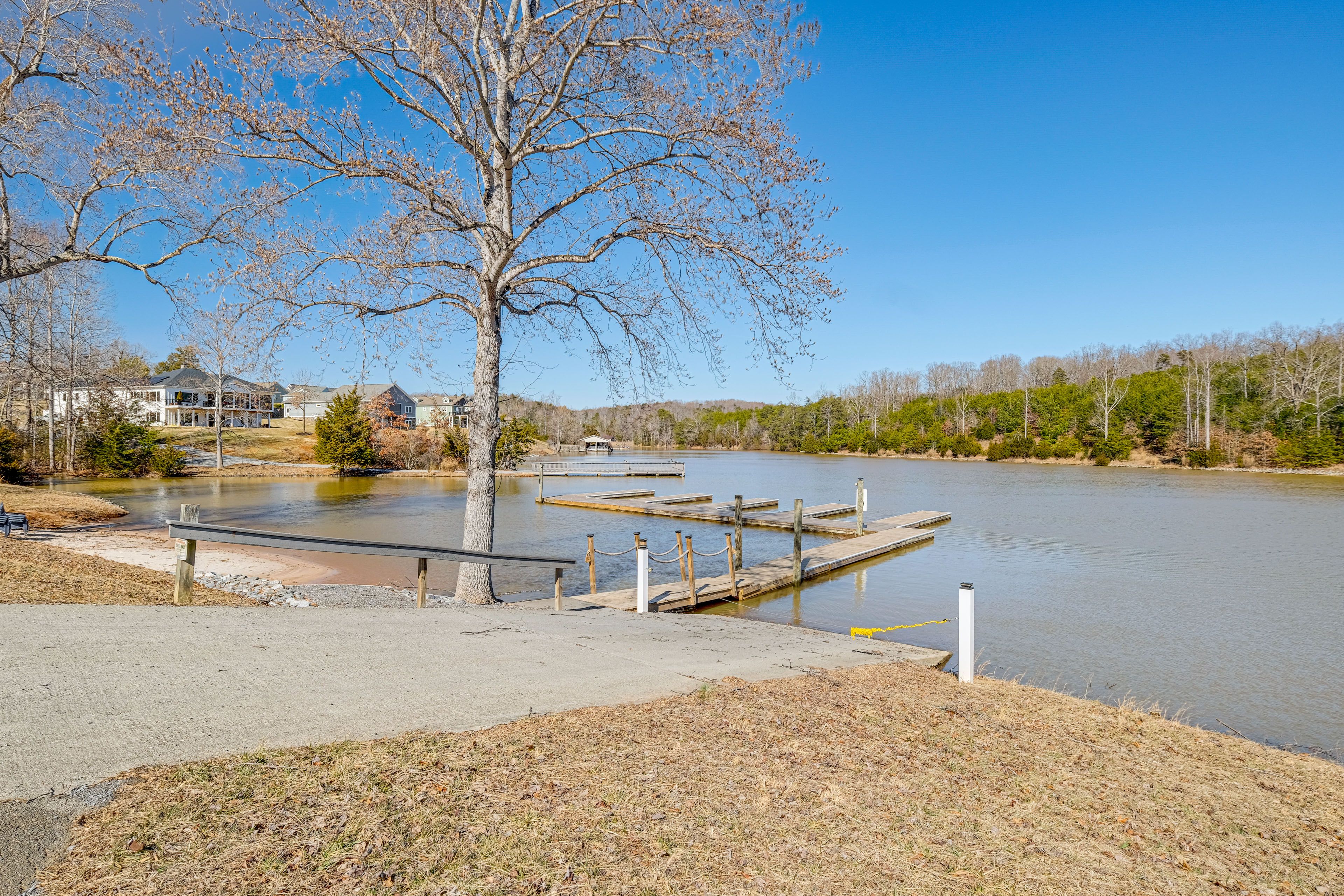 Mariners Village | Community Amenities | Dock | Walk to Beach
