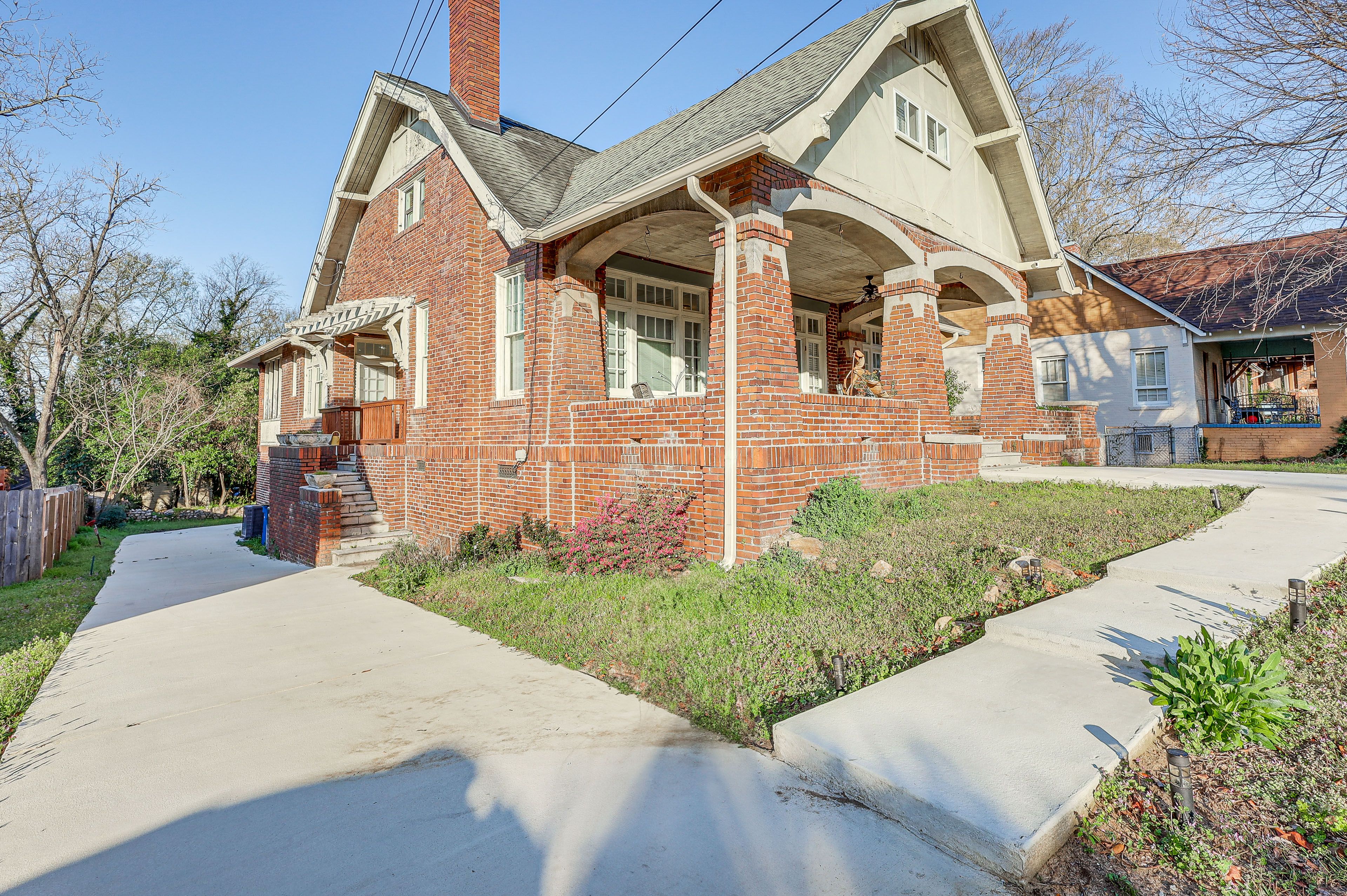 Exterior | Parking | Driveway (3 Vehicles)