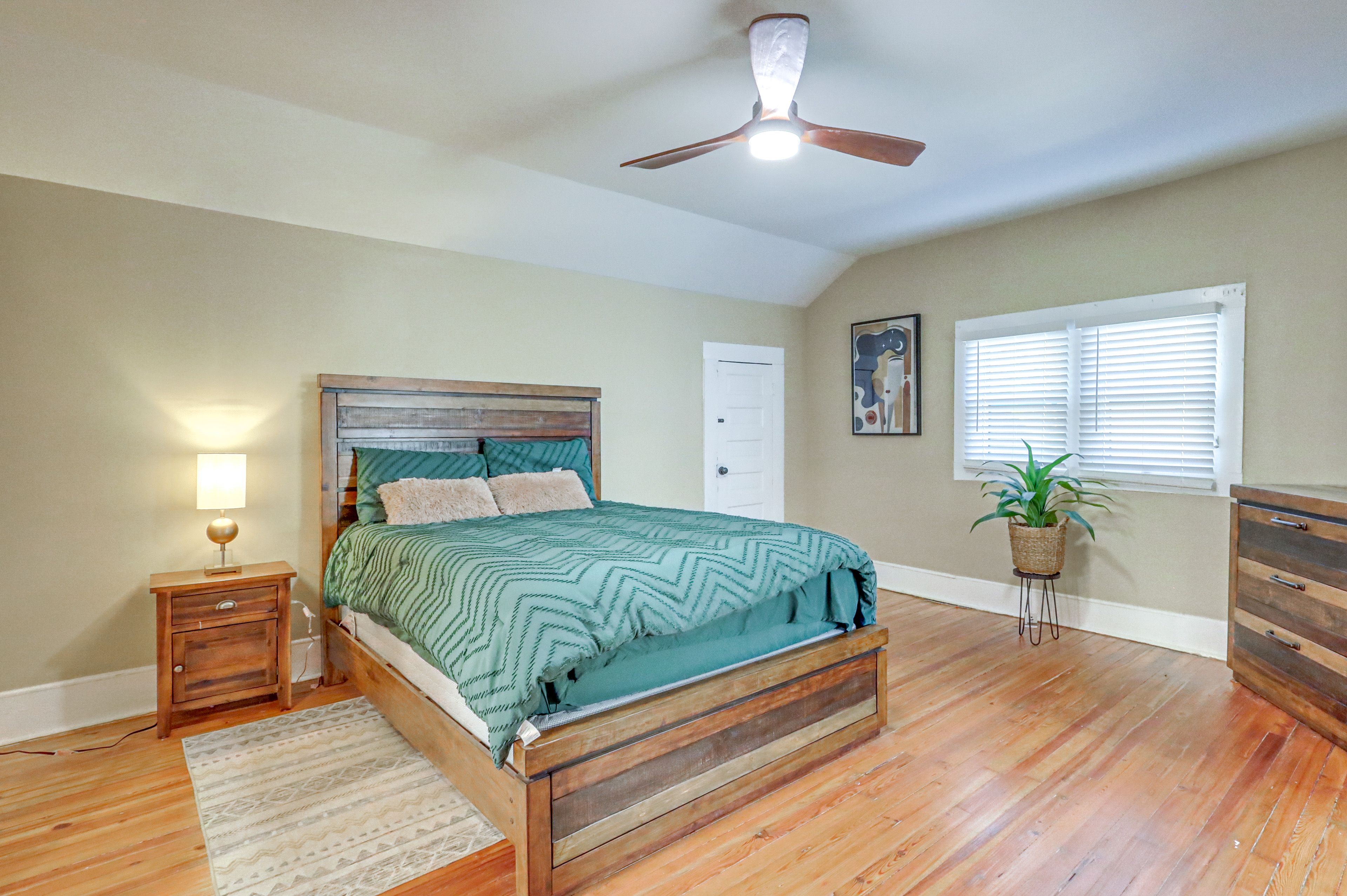 Bedroom 4 | 2nd Floor | Queen Bed | Smart TV