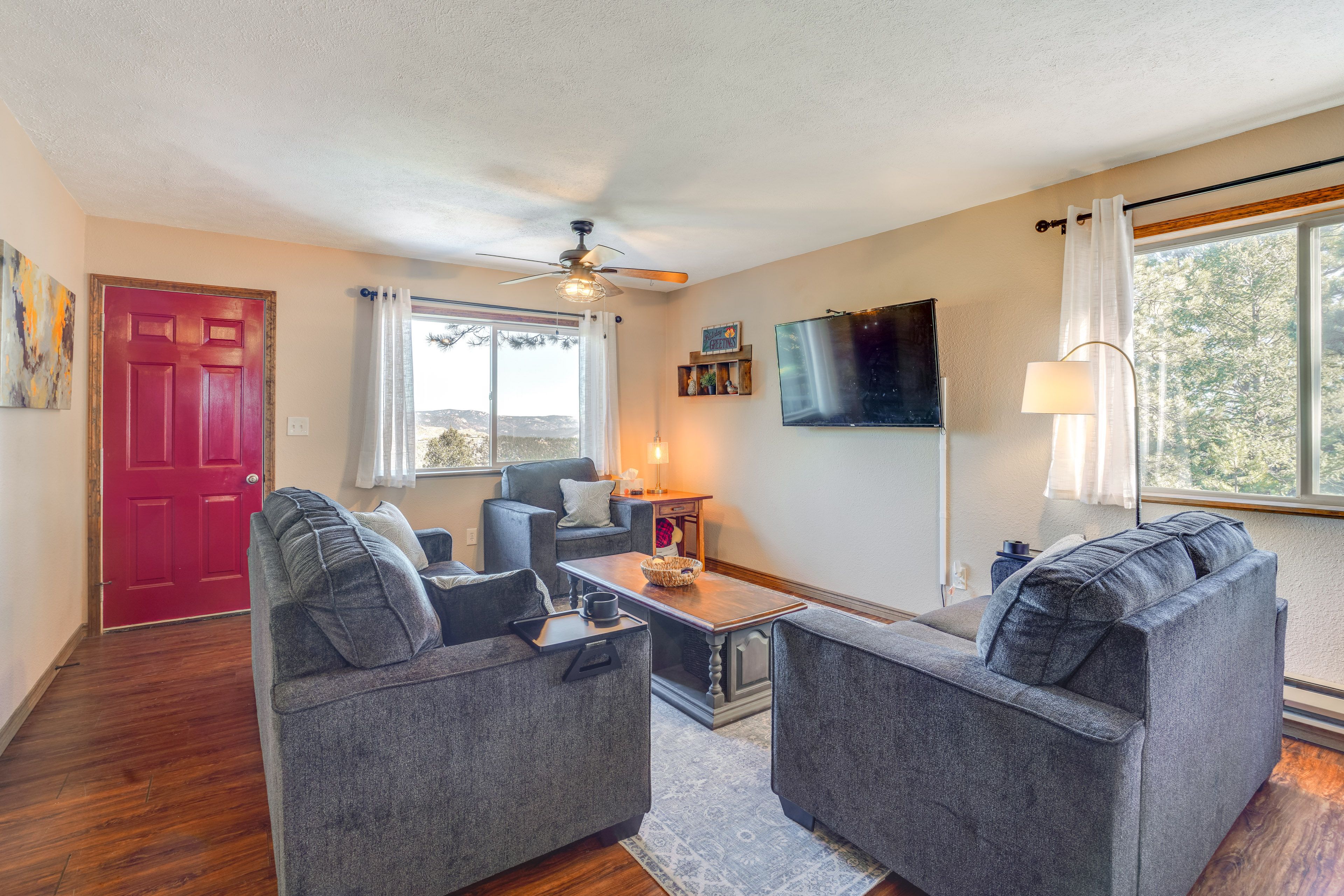 Living Room | Work Desk | Smart TV | Free WiFi | Board Games | Main Level