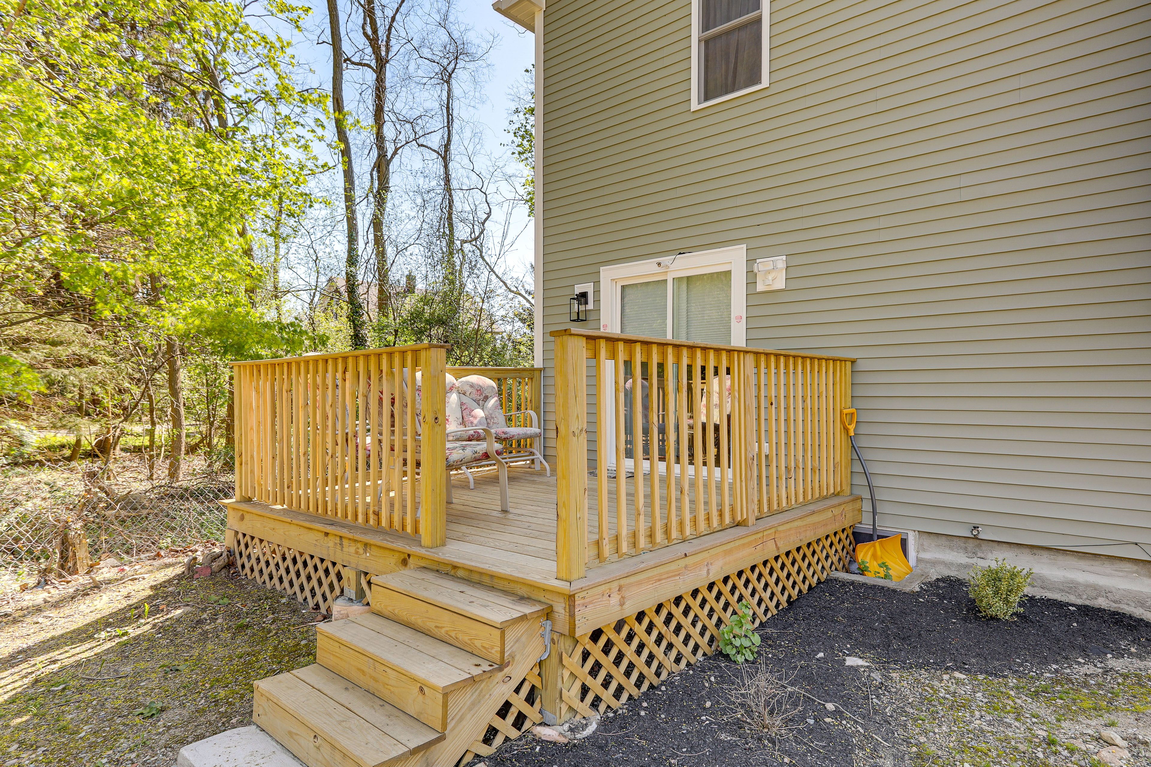 Private Deck w/ Seating