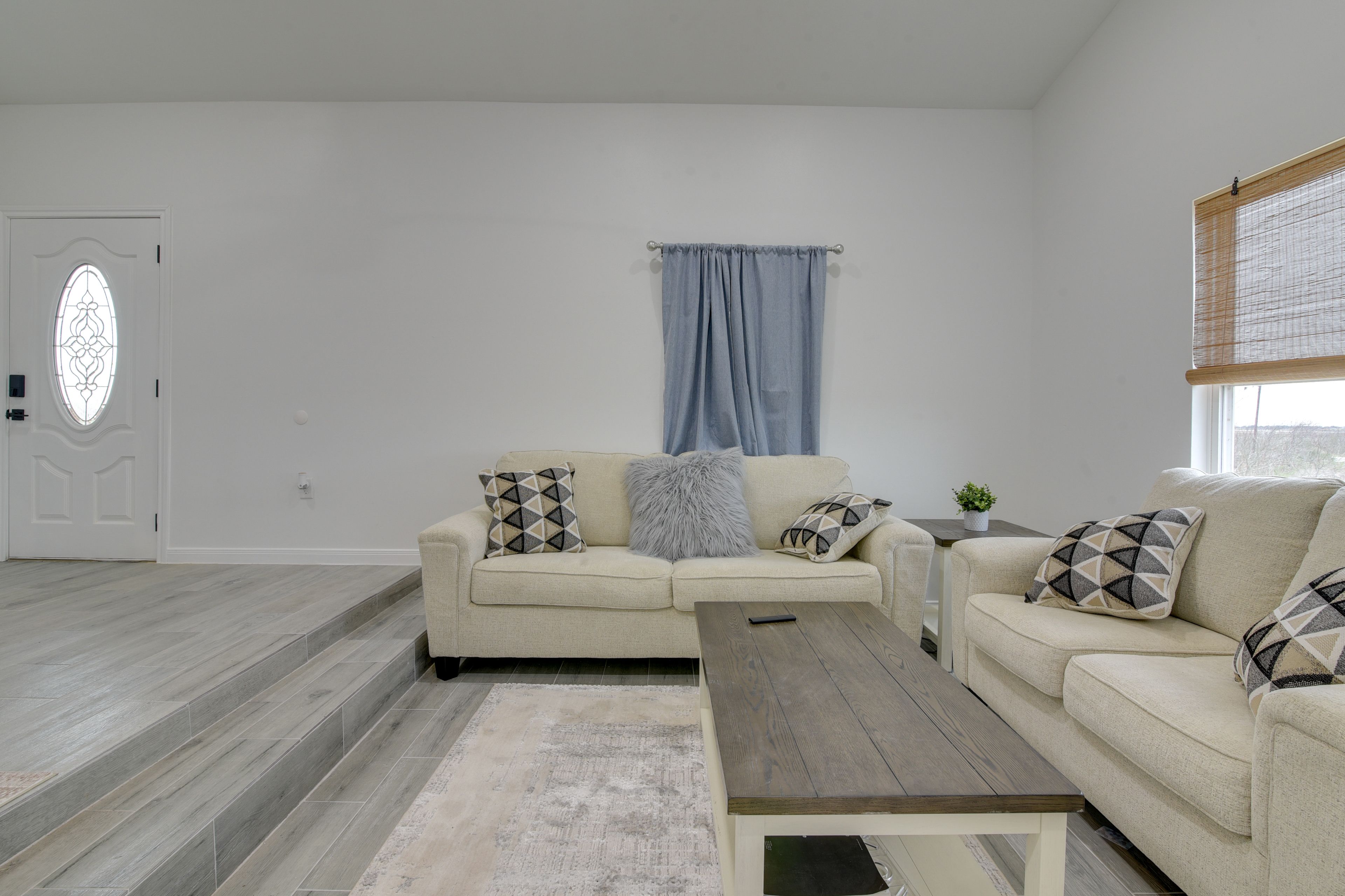 Living Room | Full Sleeper Sofa | Smart TV | Free WiFi | Central Heating & A/C