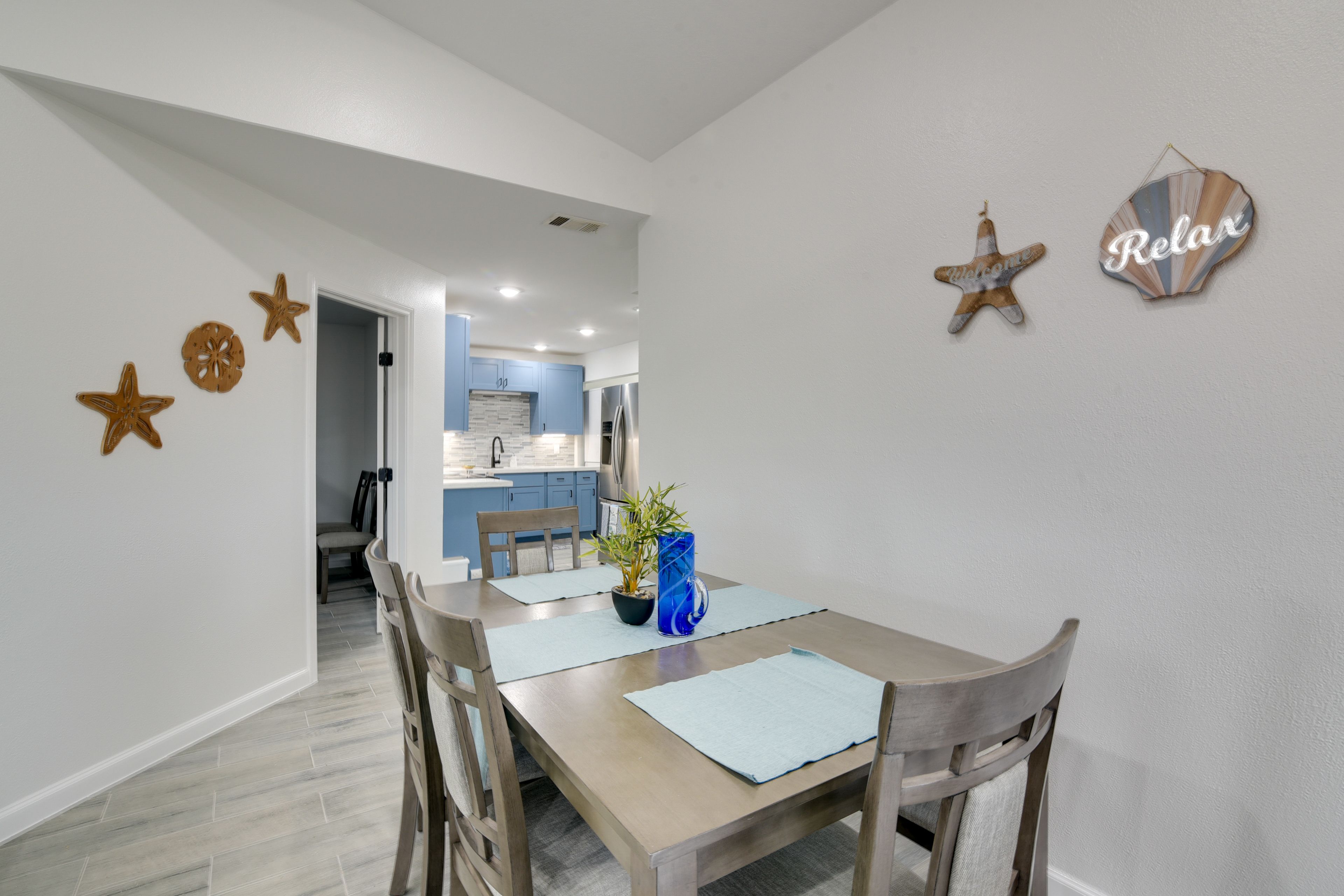 Dining Area | Dishware/Flatware