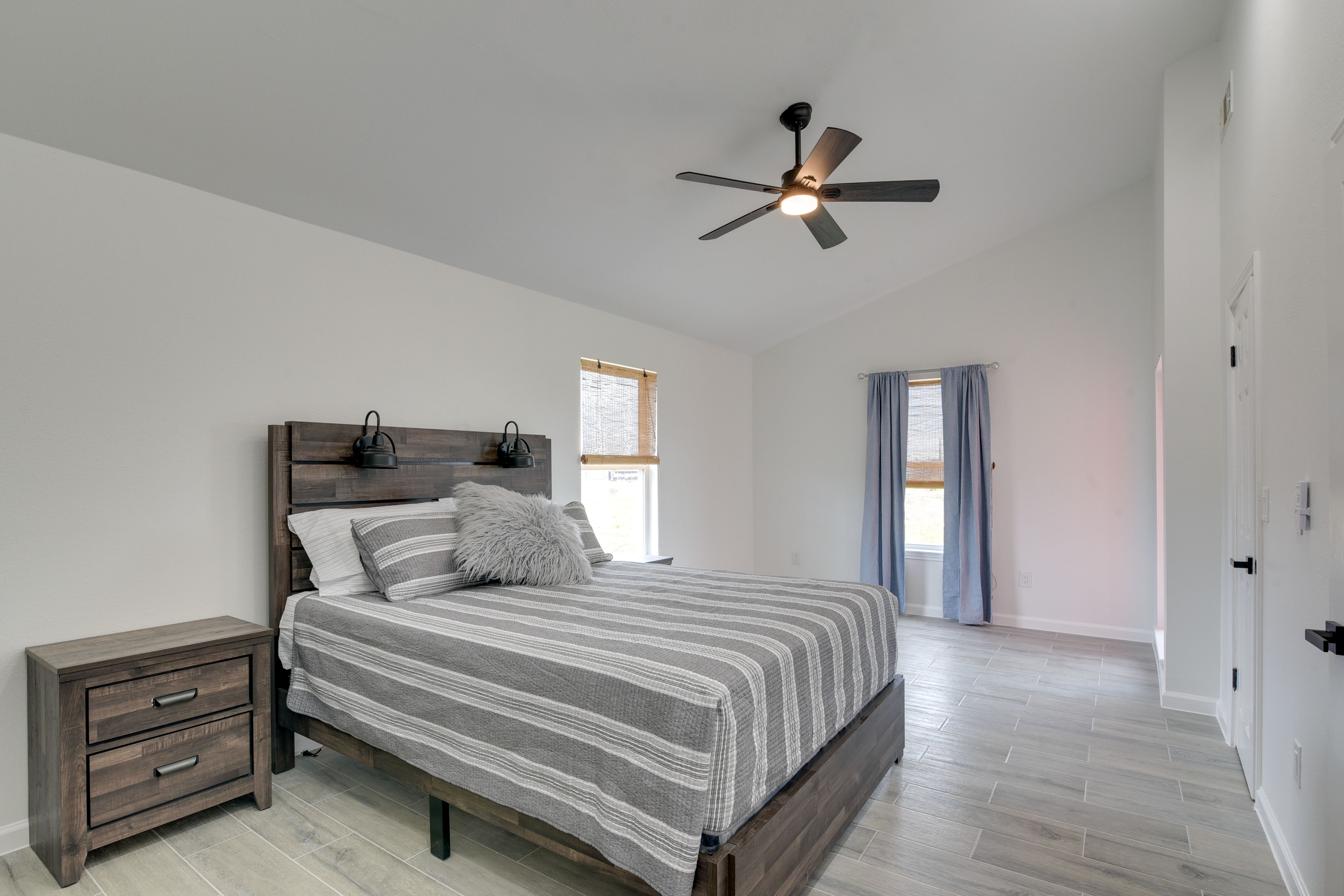 Bedroom 1 | Queen Bed | Linens Provided | Private Balcony Access