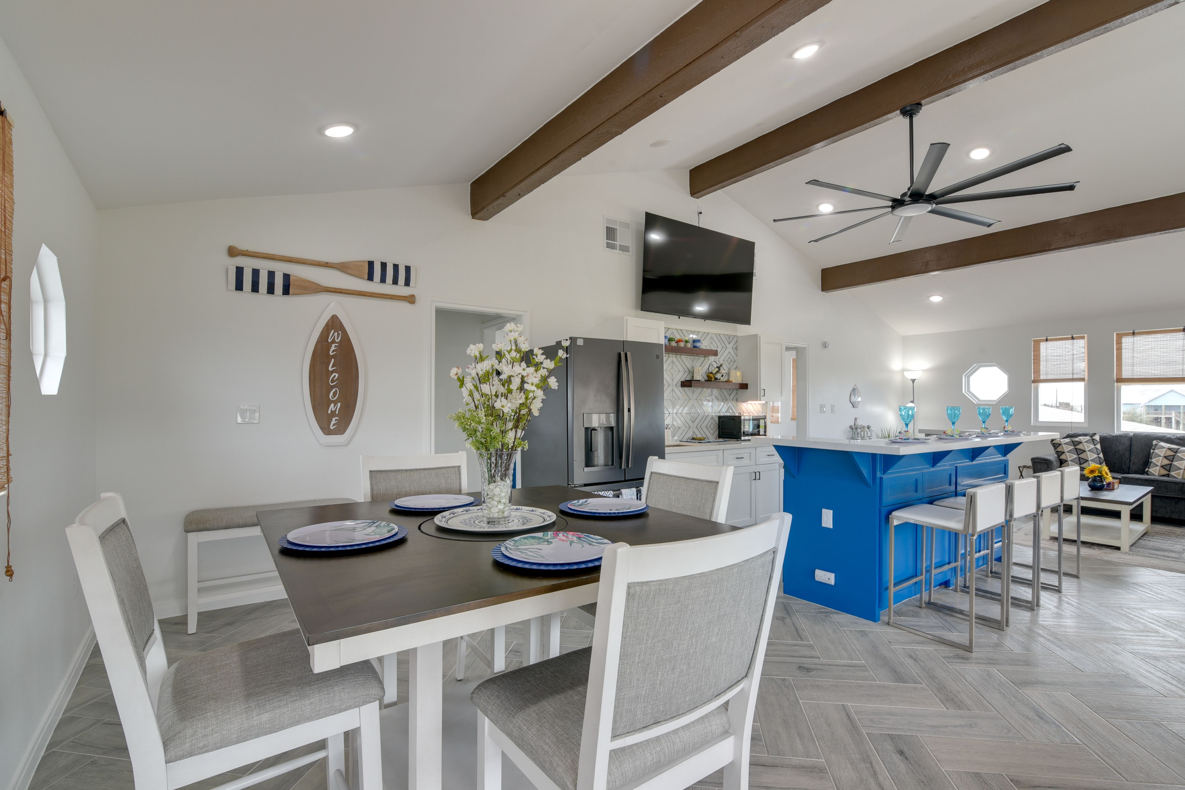 Dining Area | Dishware/Flatware
