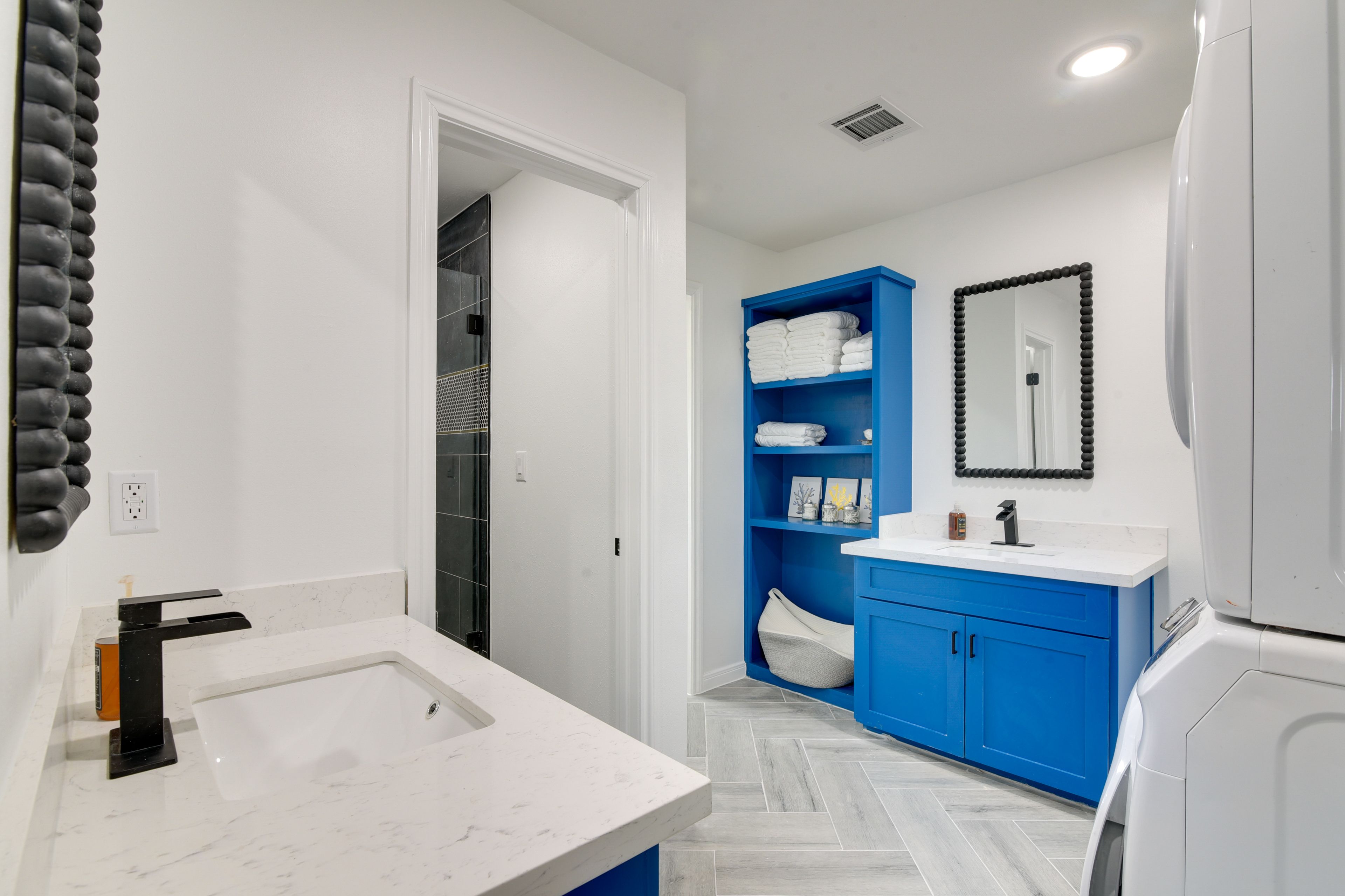 Full Bathroom | Complimentary Toiletries | Towels Provided | Hair Dryer