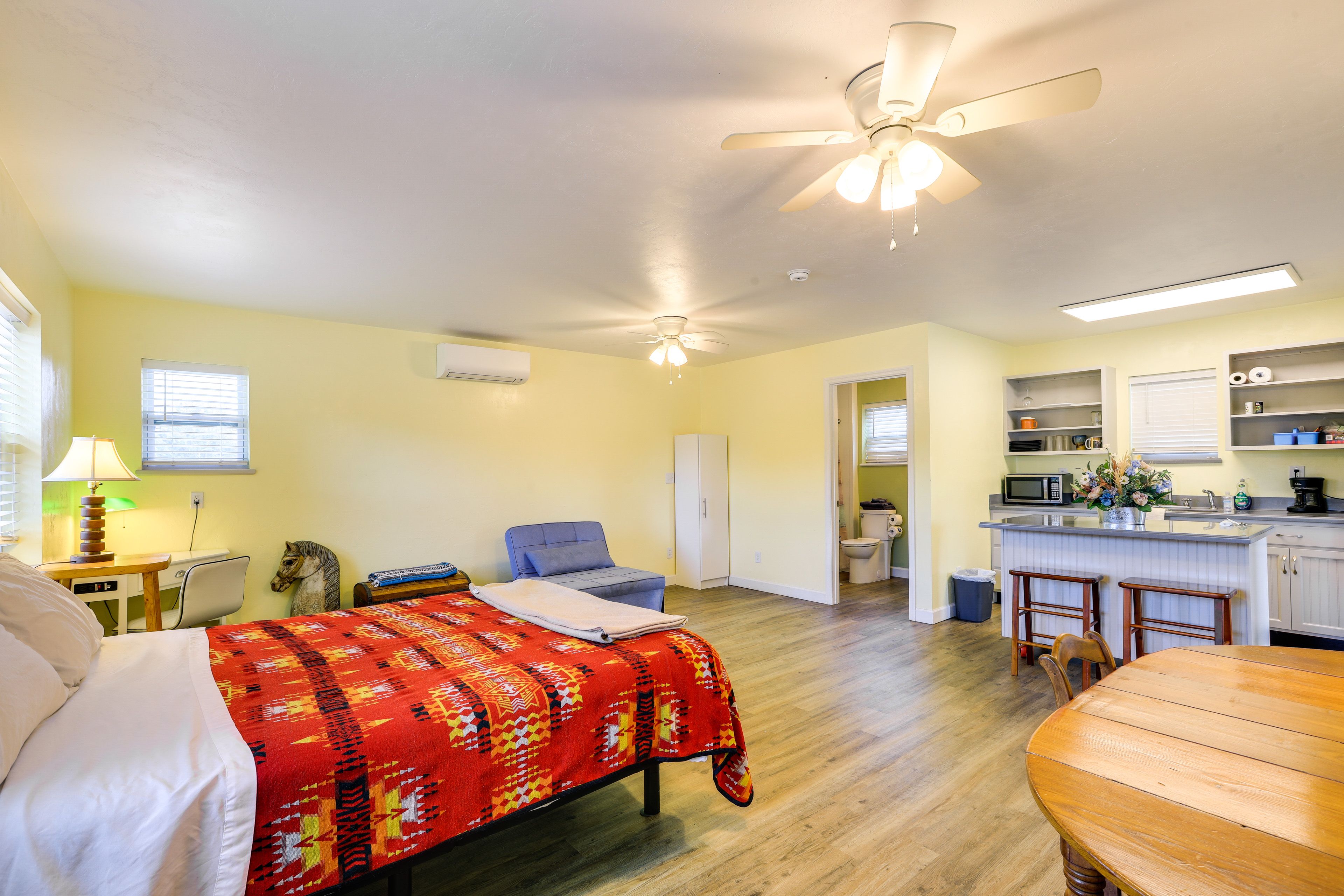 Studio | Queen Bed | Twin Sleeper Sofa | Central Heating & A/C