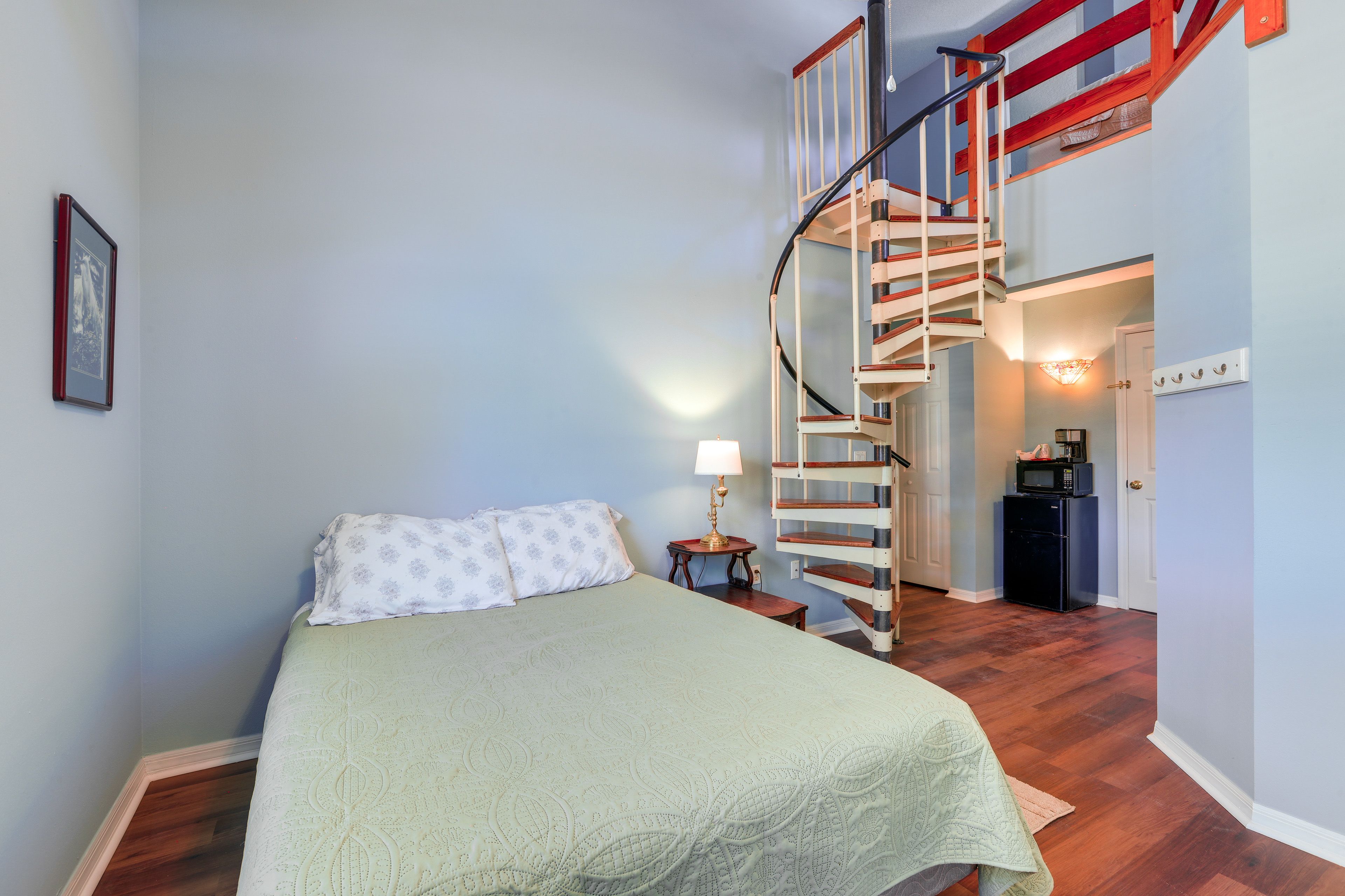 Bedroom 1 | Queen Bed | 1st Floor