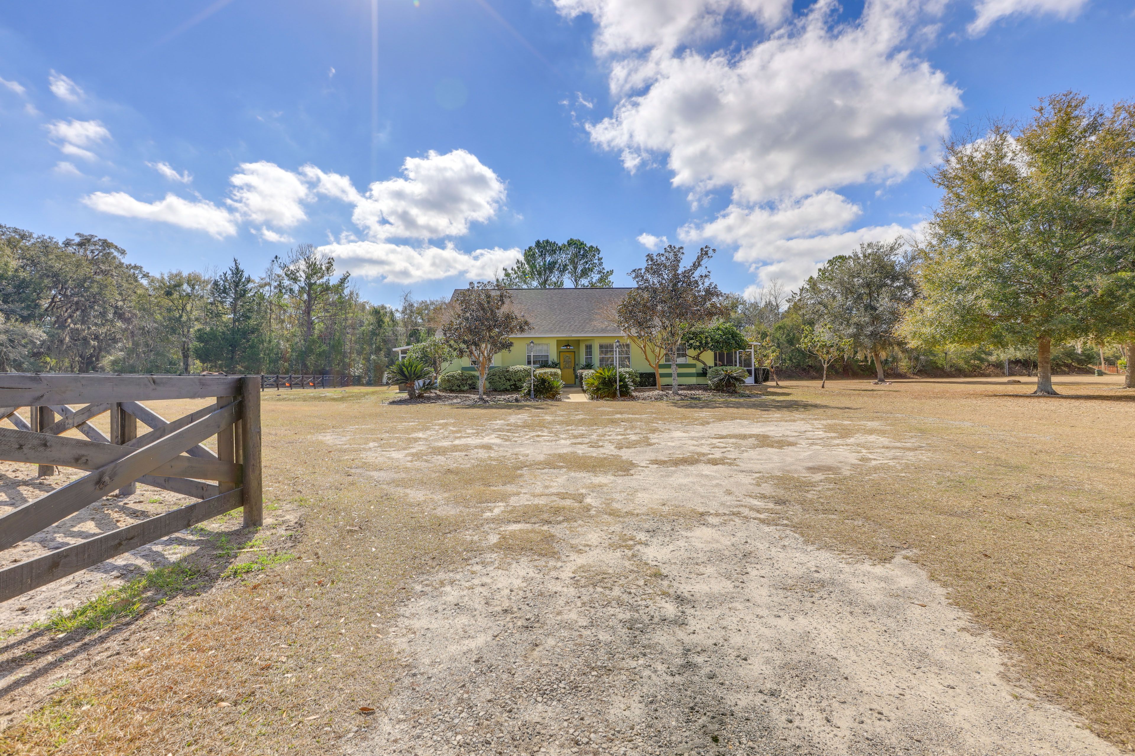 Williston Vacation Rental | 4BR | 4BA | 2,100 Sq Ft | 1 Step to Enter