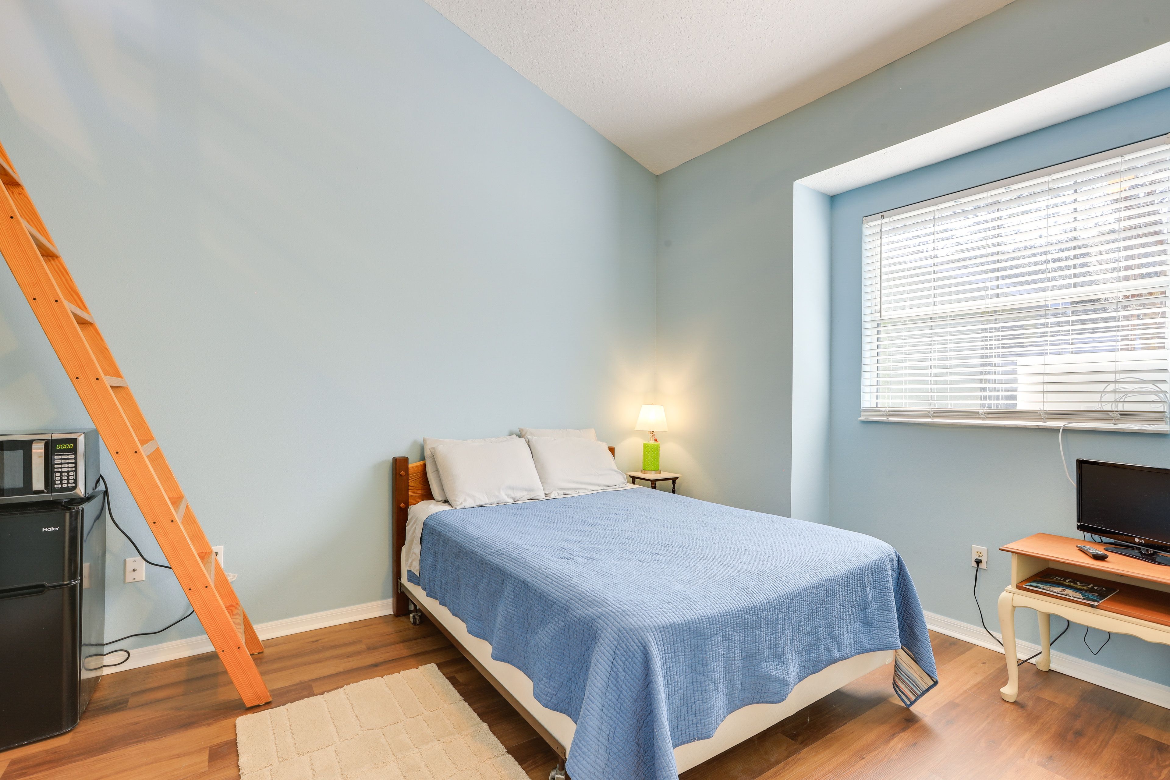 Bedroom 2 | Queen Bed | 1st Floor