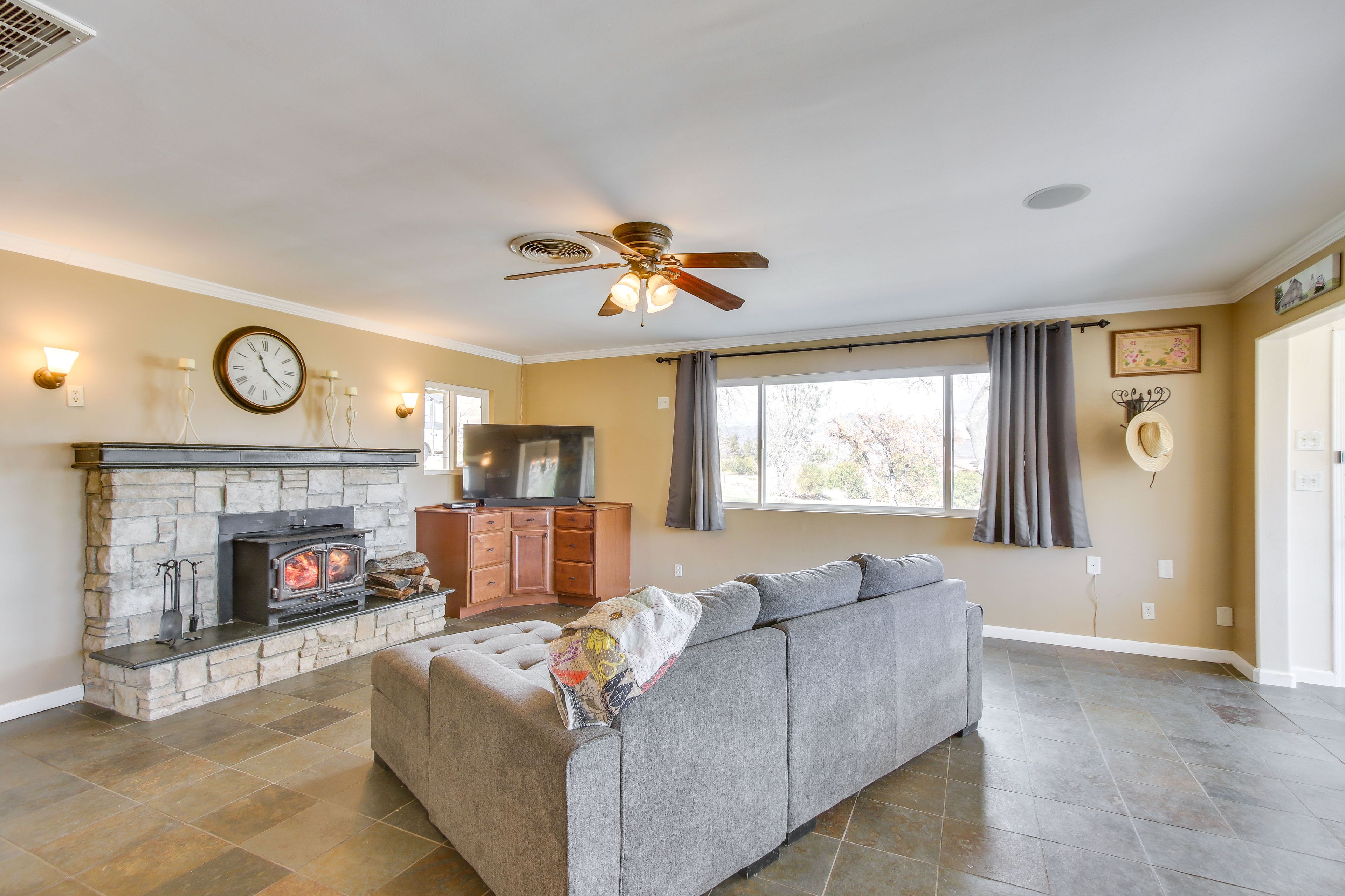 Living Room | Fireplace | Smart TV | Full Sleeper Sofa | Single-Story Home