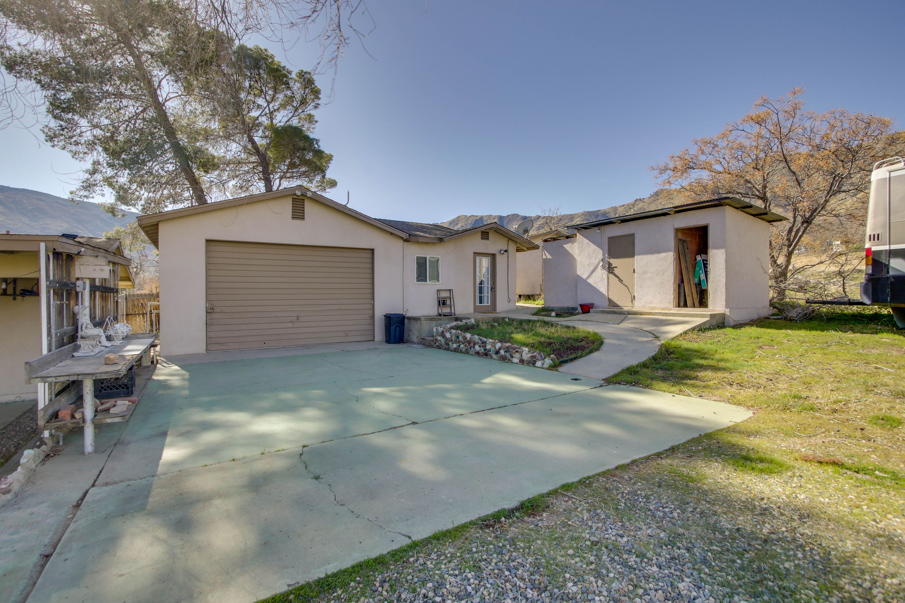 Parking | Shared Driveway (1 Vehicle)