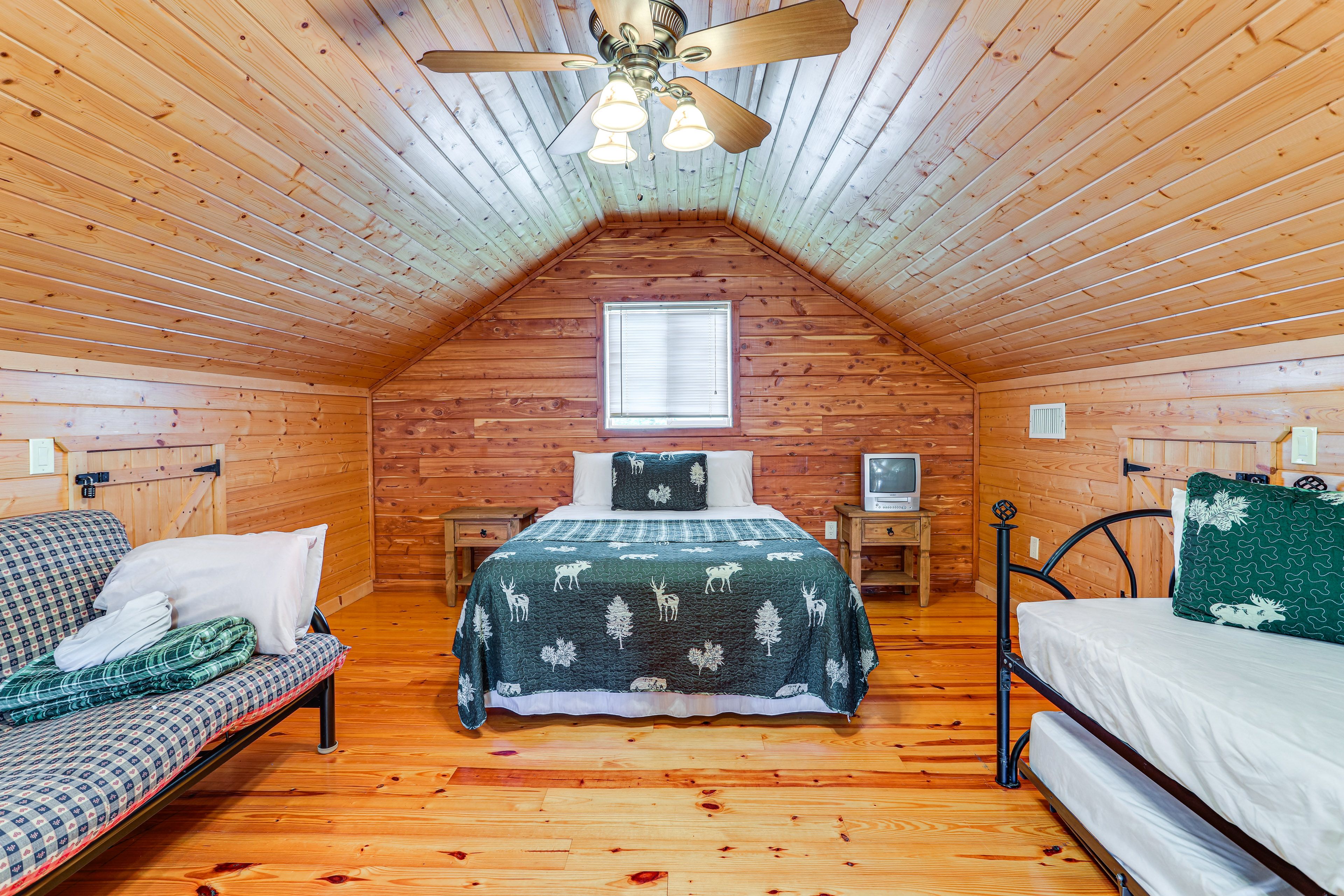 Loft | Queen Bed | Twin Daybed w/ Twin Trundle | 2nd Floor