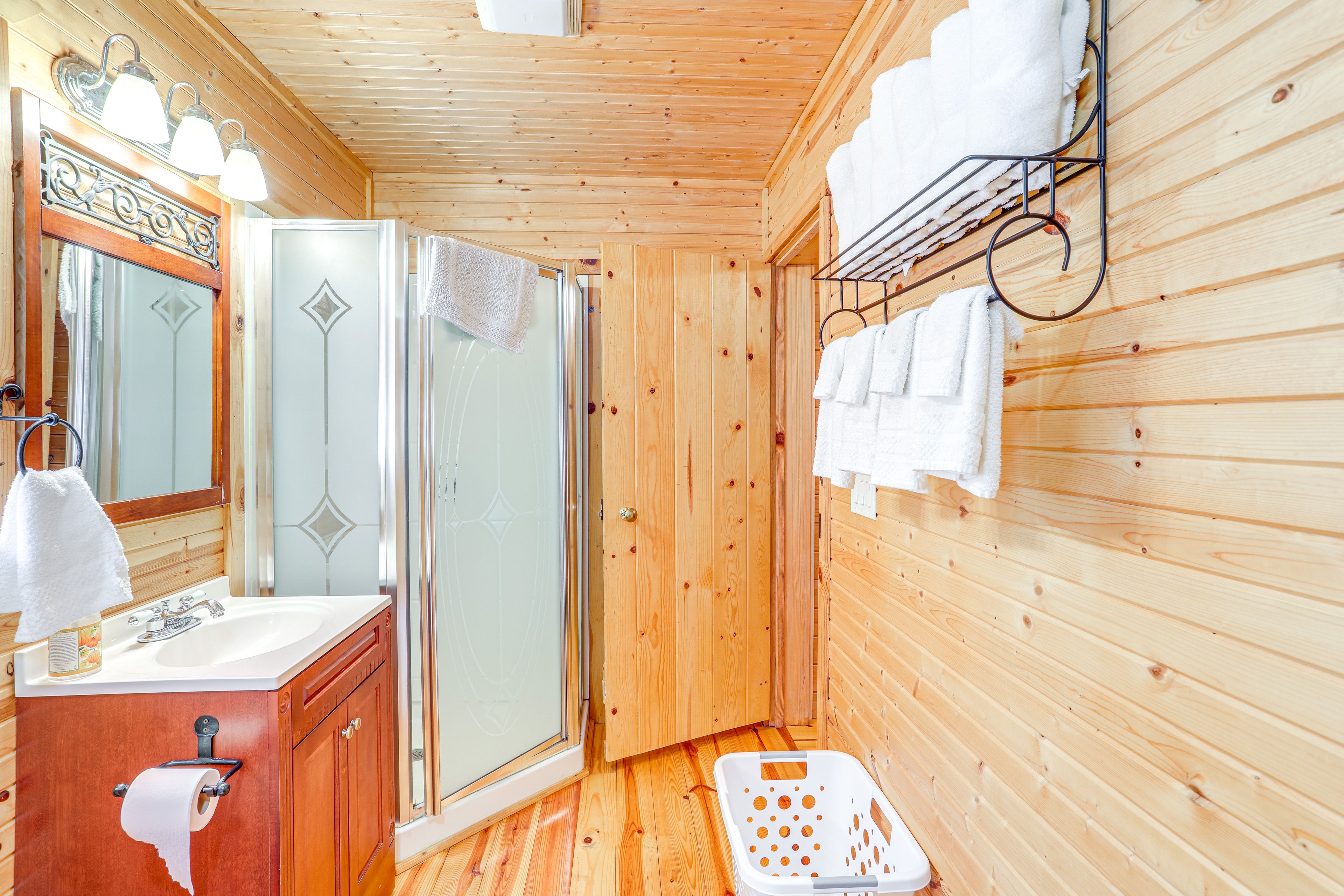 Full Bathroom | 1st Floor