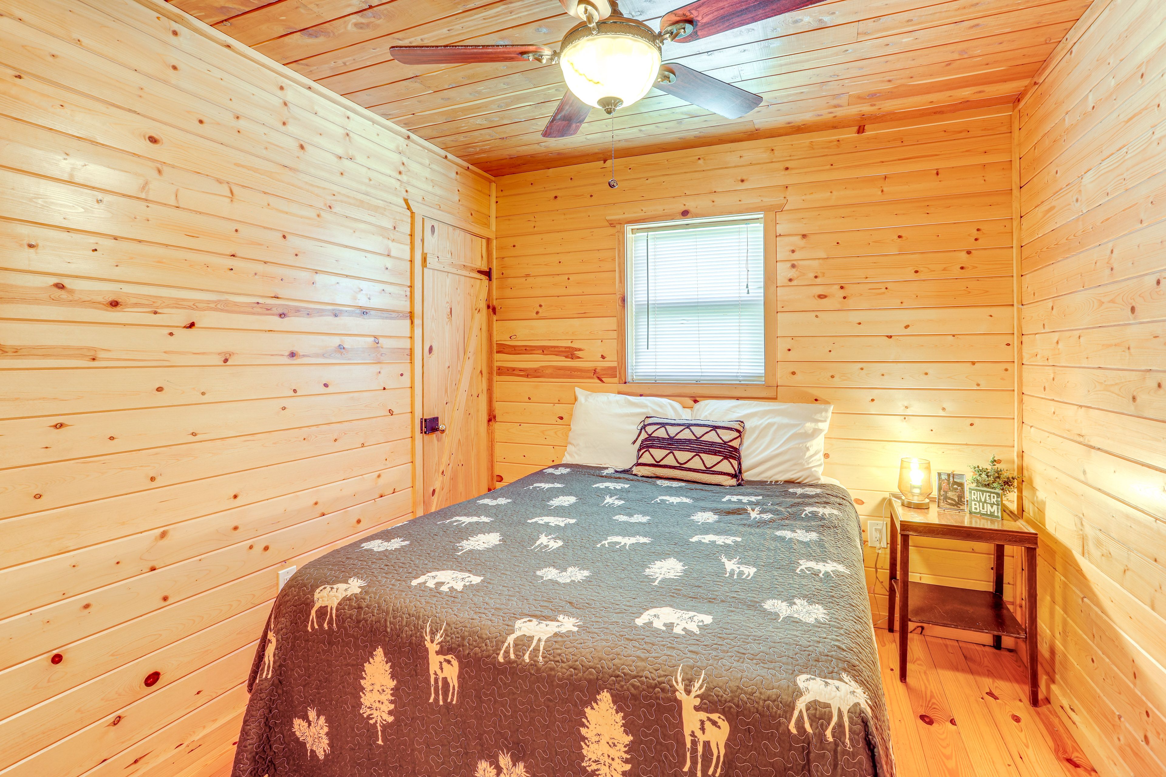 Bedroom 2 | Queen Bed | 1st Floor