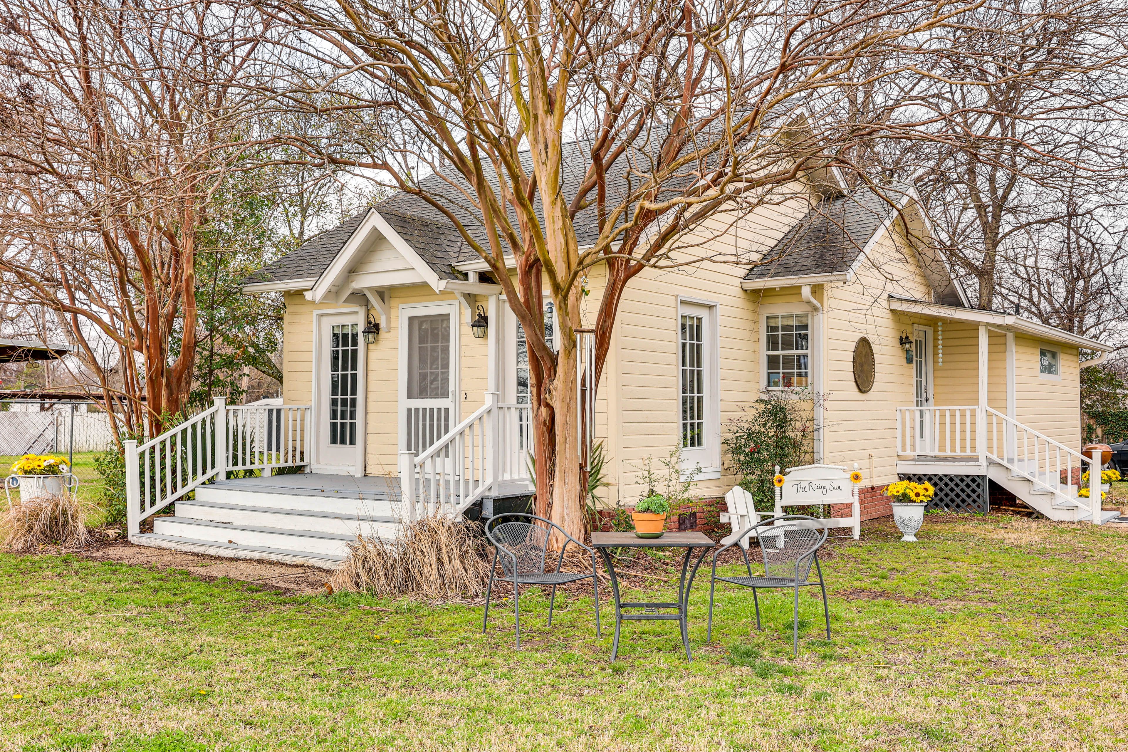 Lake Village Vacation Rental | 1BR | 1BA | Steps Required | 1,000 Sq Ft