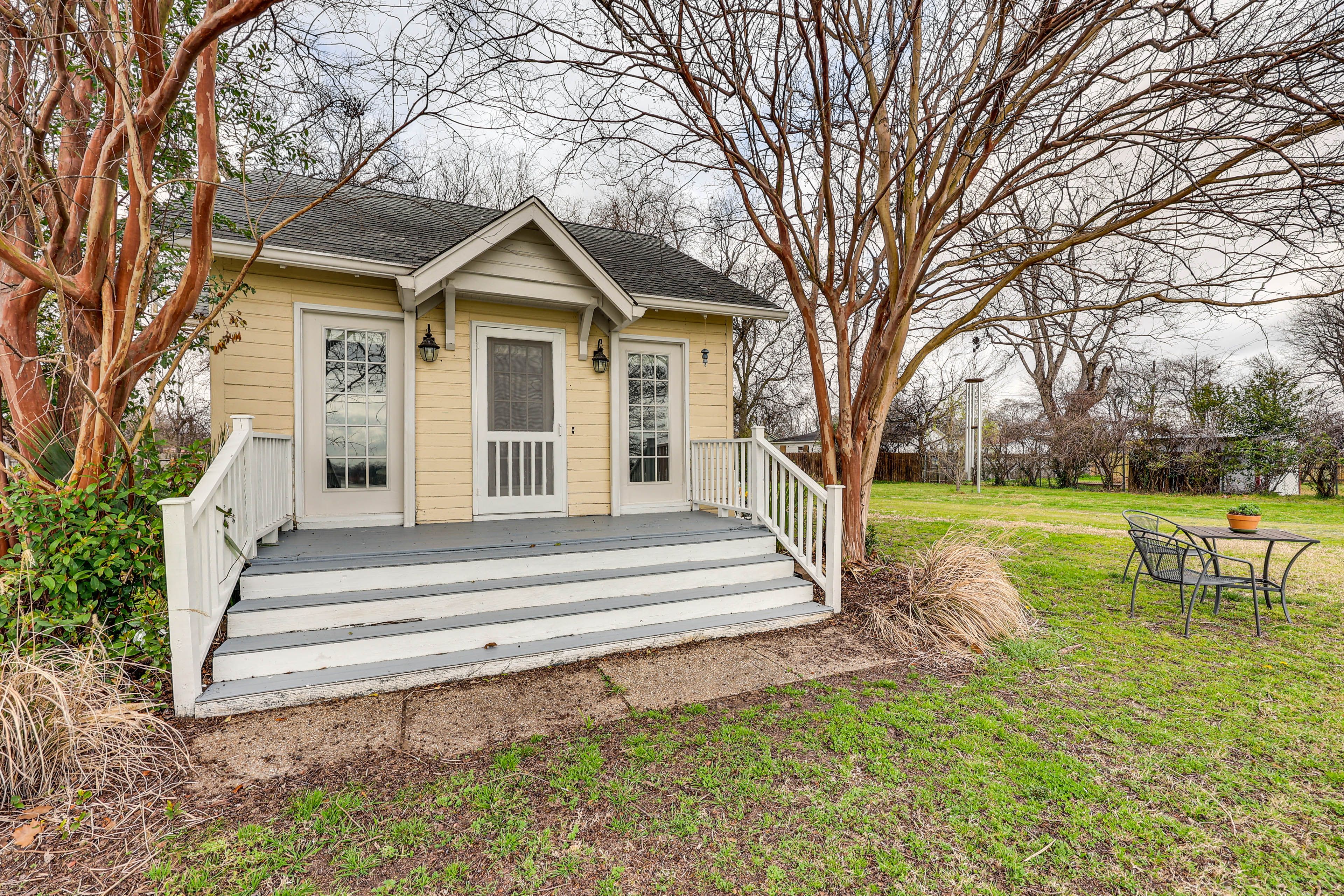 Cottage Exterior | Dining Area