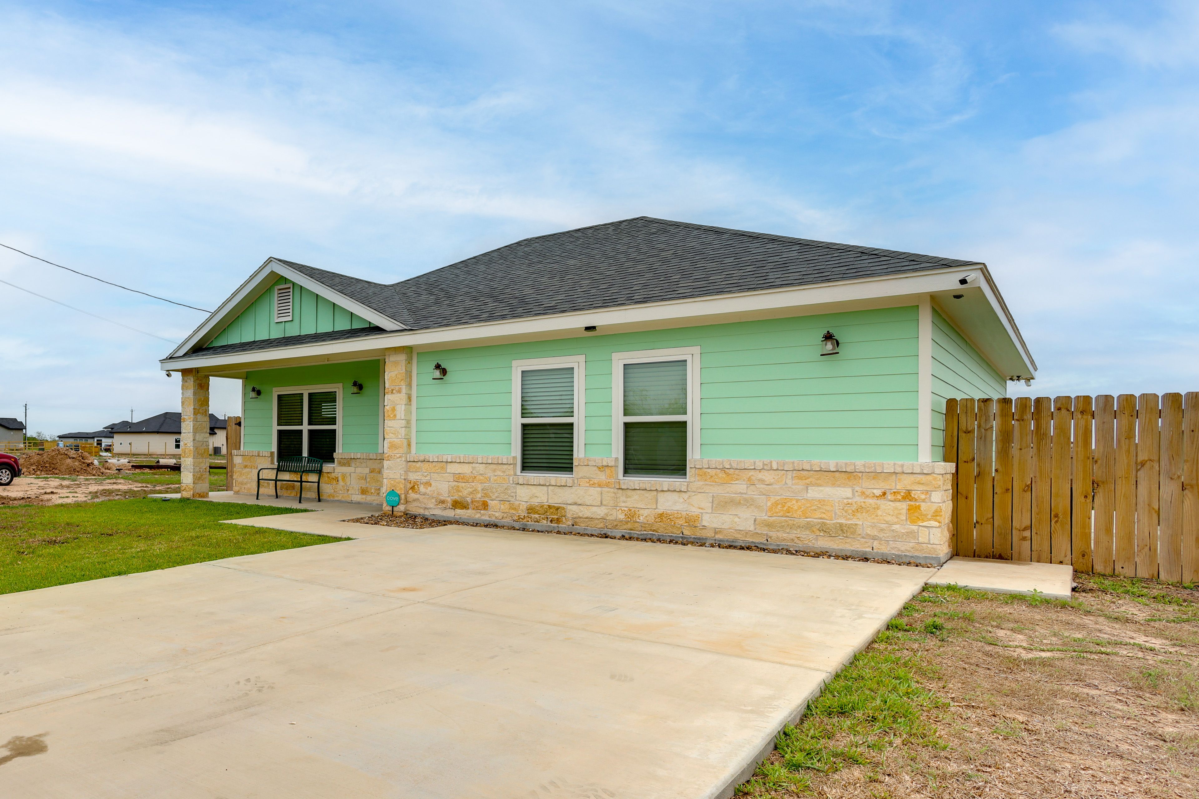 Parking | Driveway (2 Vehicles)