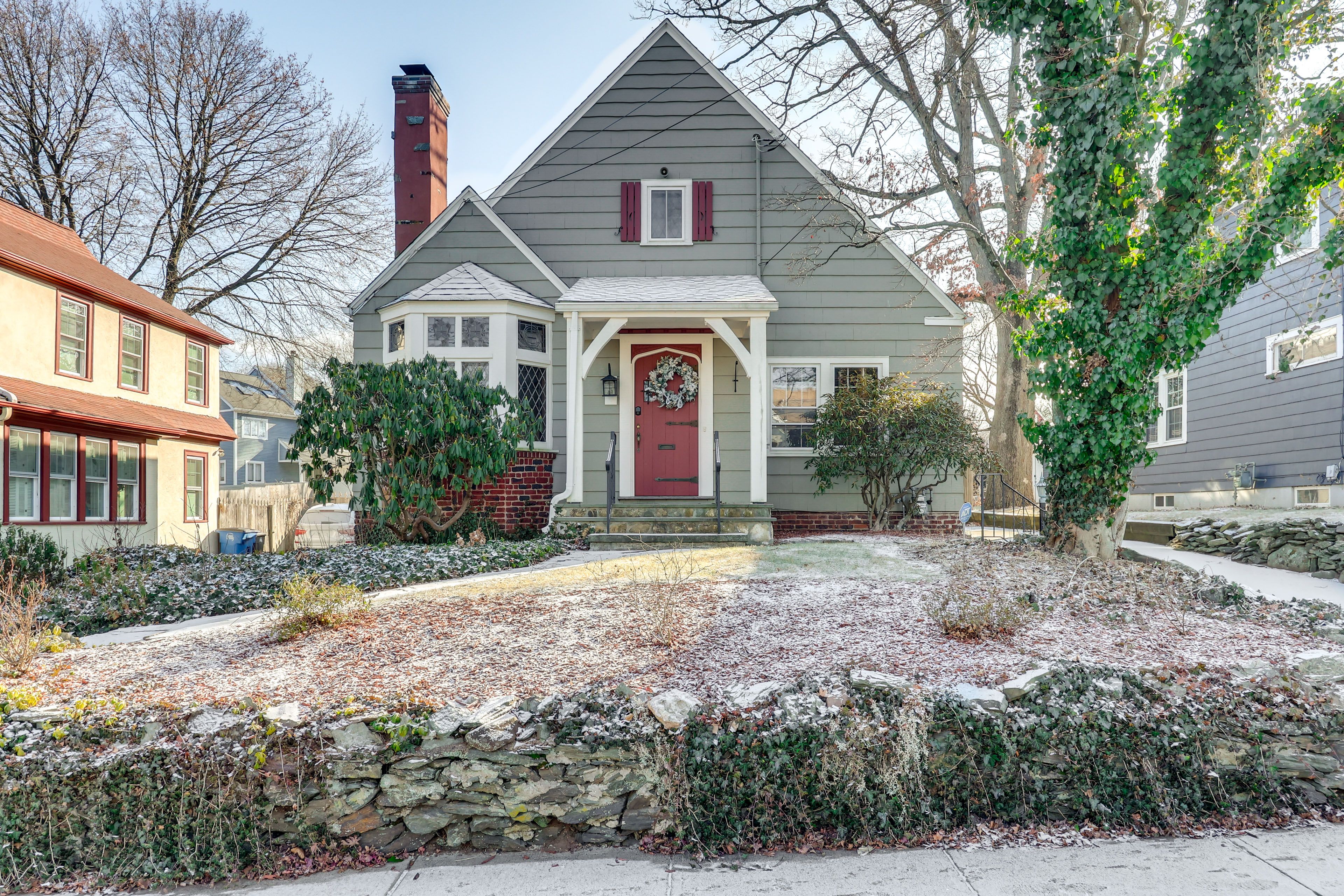 New Haven Vacation Rental | 5BR | 2BA | 2,800 Sq Ft | 4 Steps to Enter