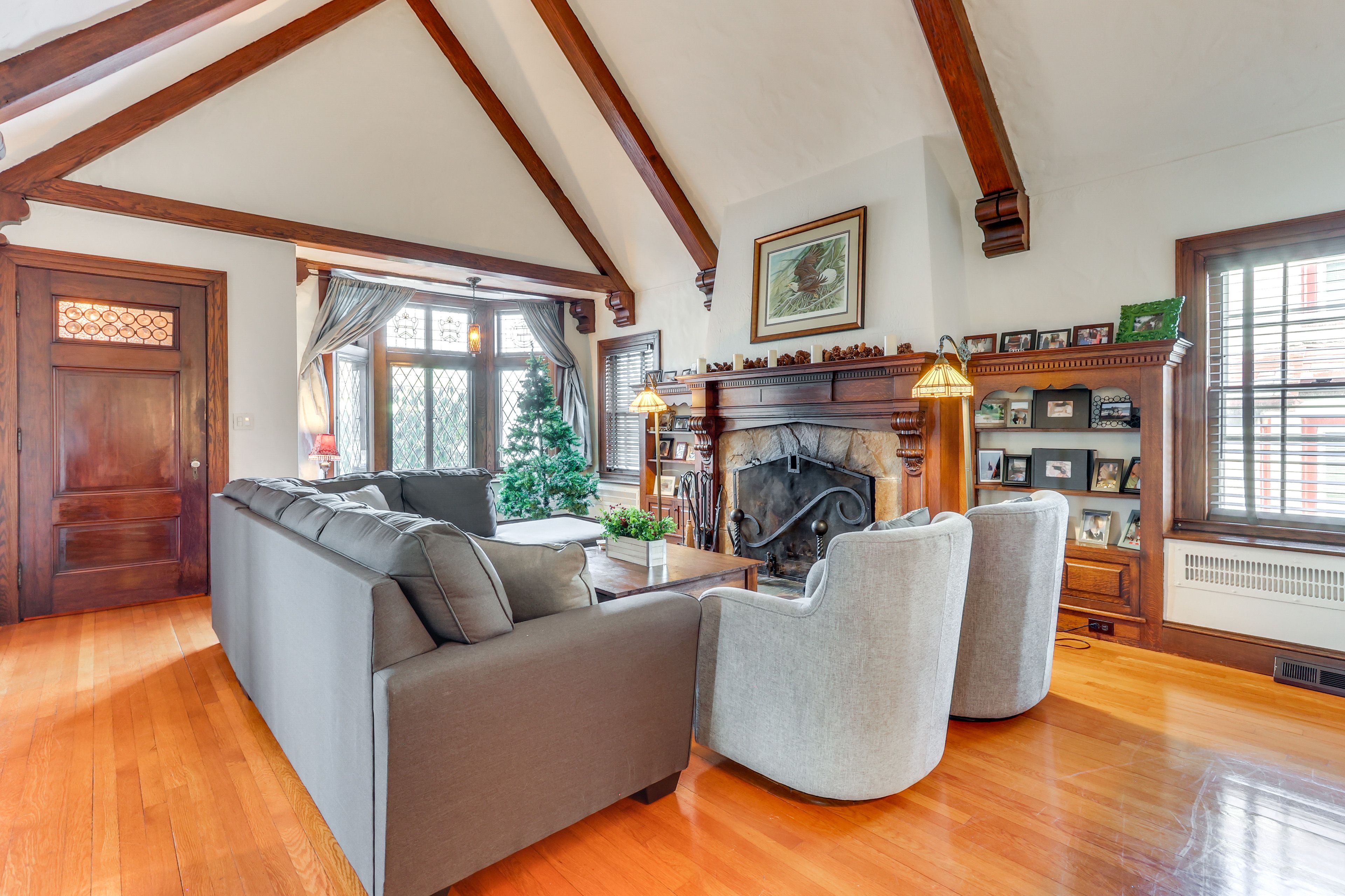 Living Room | 1st Floor | Gas Fireplace | Central Heating & A/C | Free WiFi