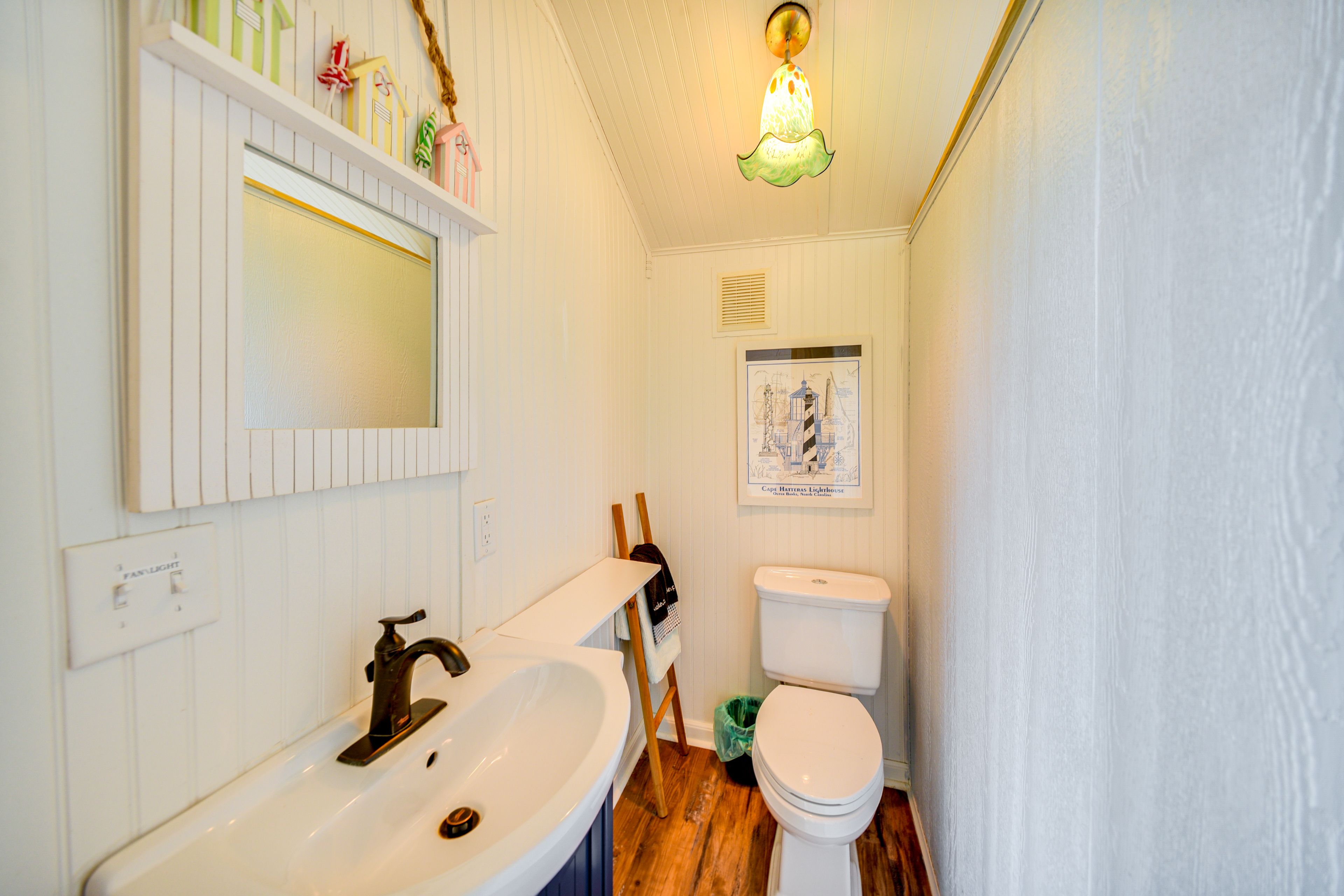 Full Bathroom | Towels Provided