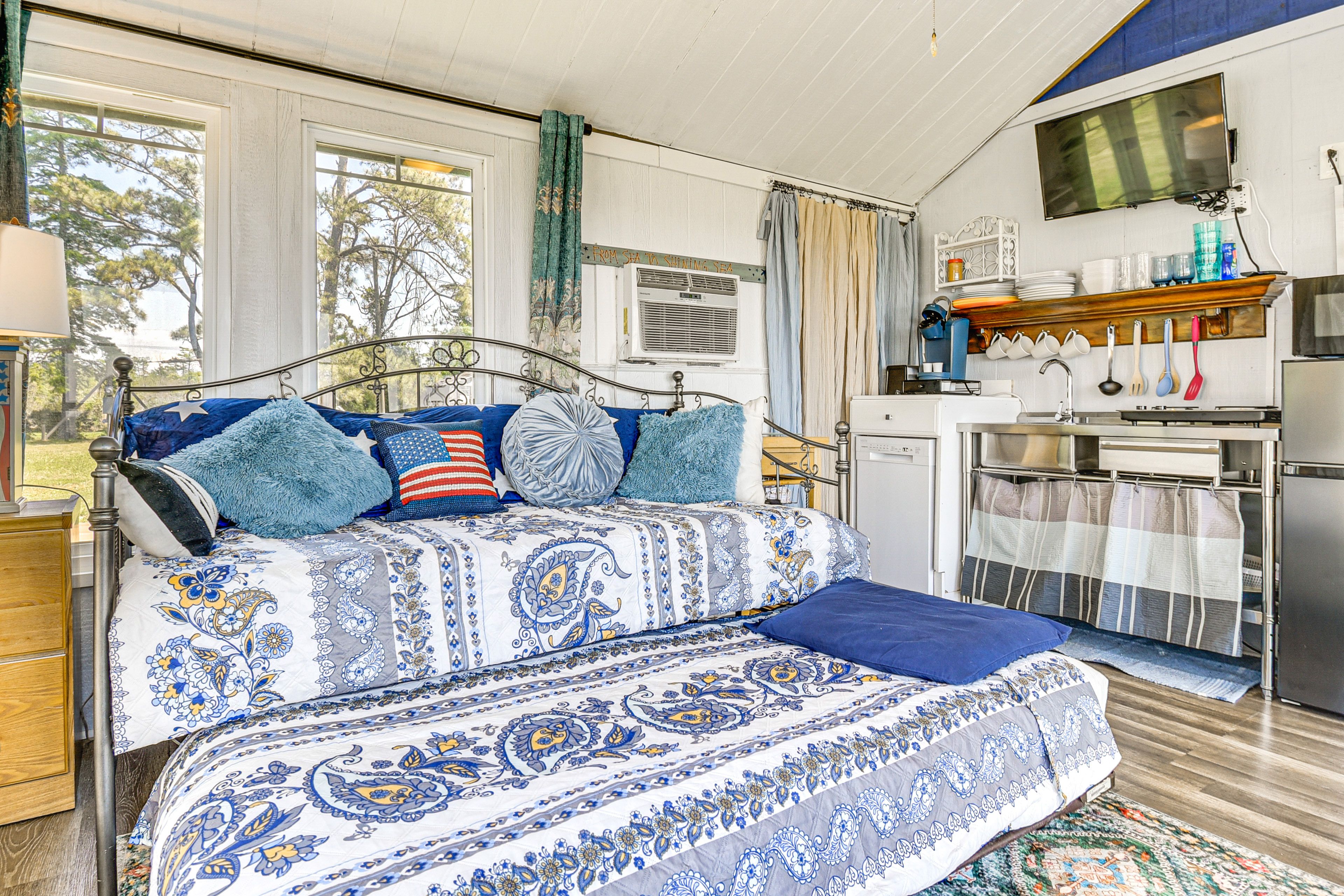 Living Room | Sleeping Area