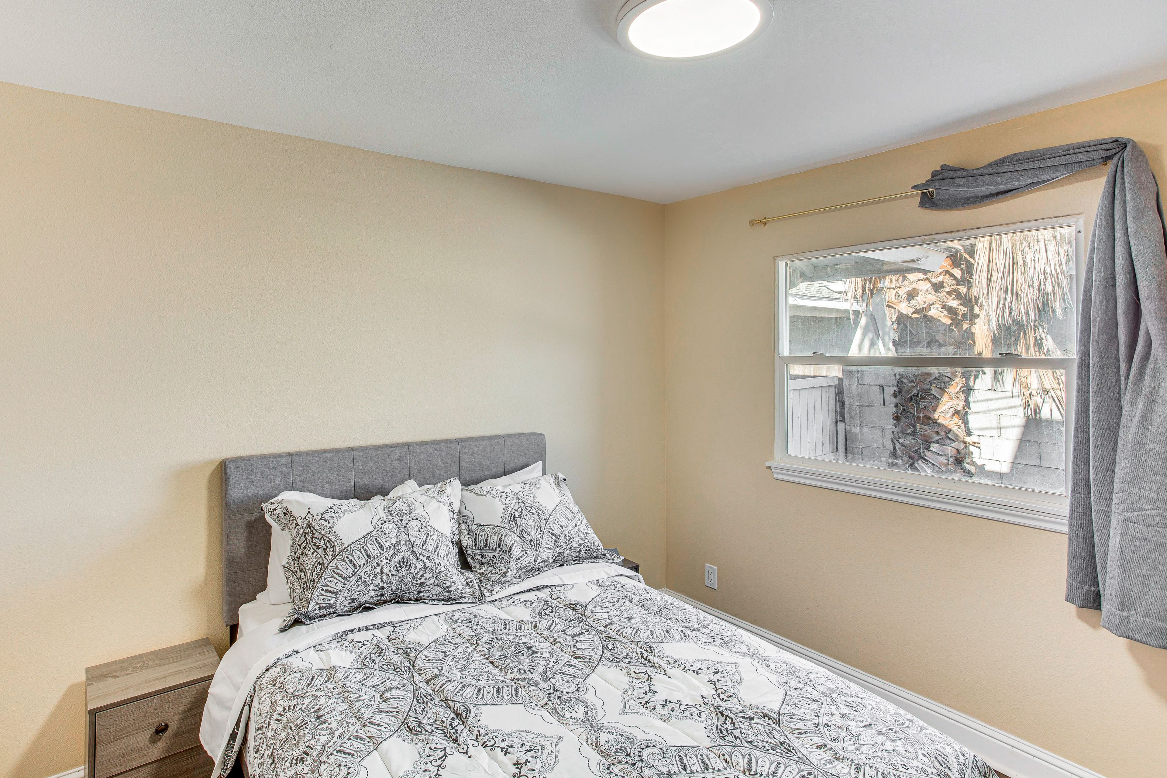 Bedroom 1 | Full Bed