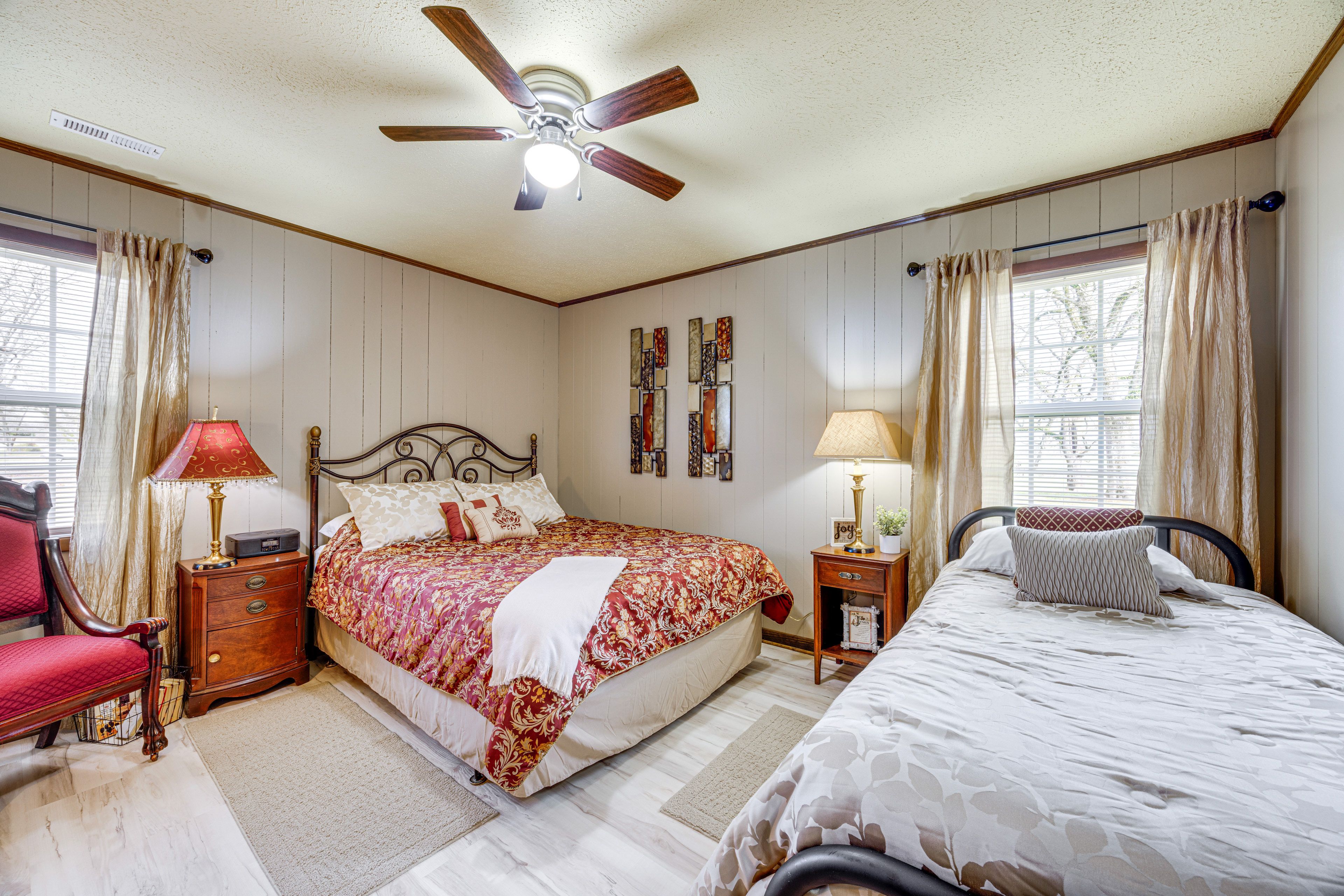 Bedroom 2 | Queen Bed | Twin Bed