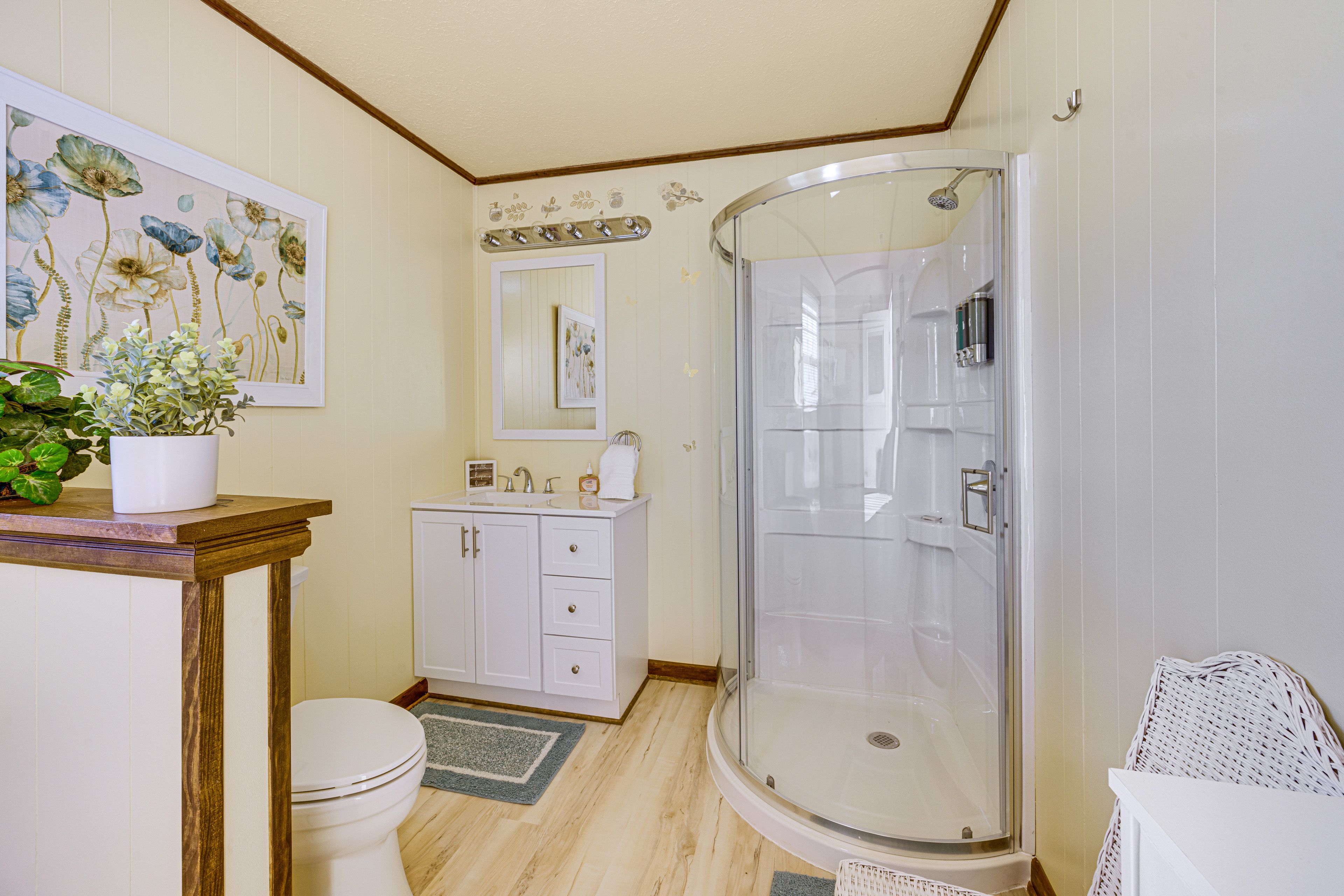 Full Bath | Washer & Dryer