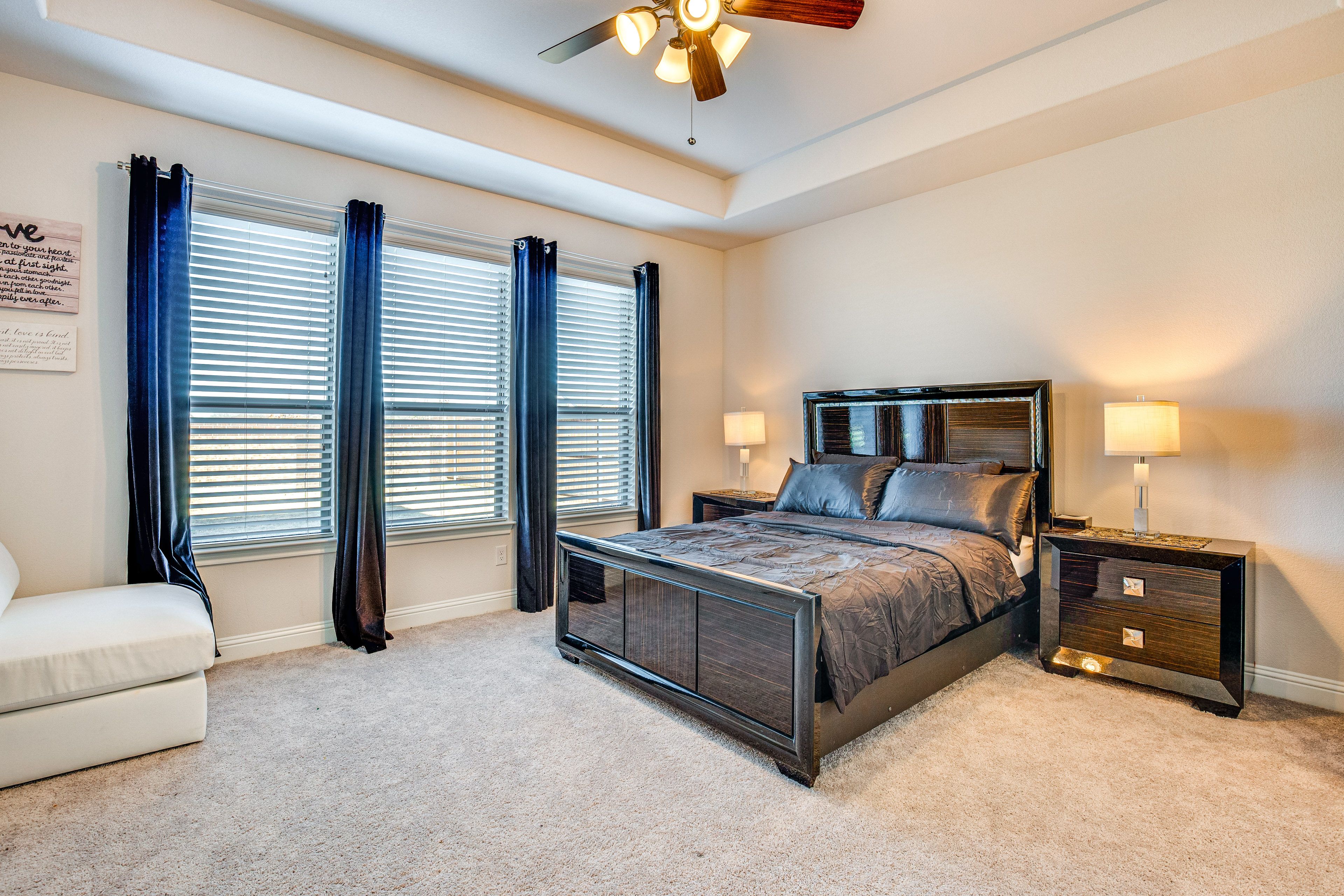 Bedroom 1 | Queen Bed | Linens Provided | 1st Floor