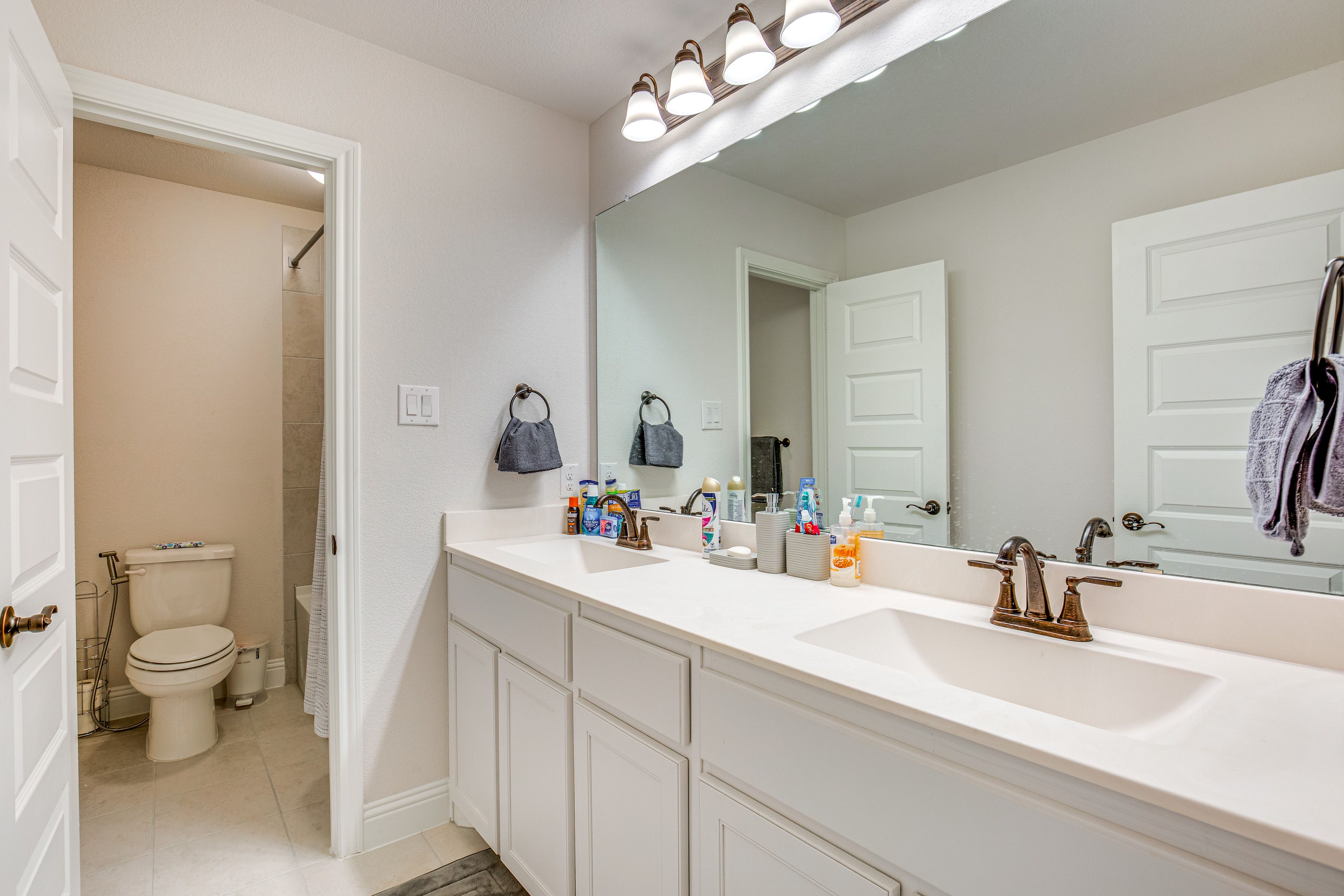 Full Bathroom | 2nd Floor