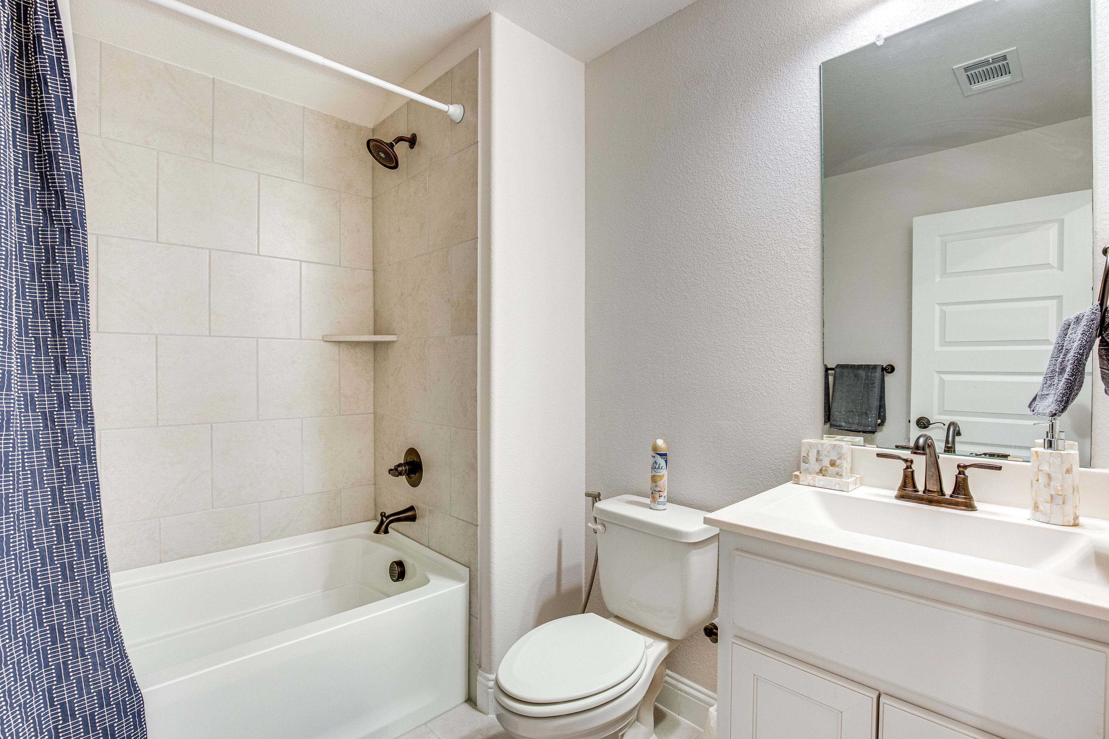 Full Bathroom | 2nd Floor