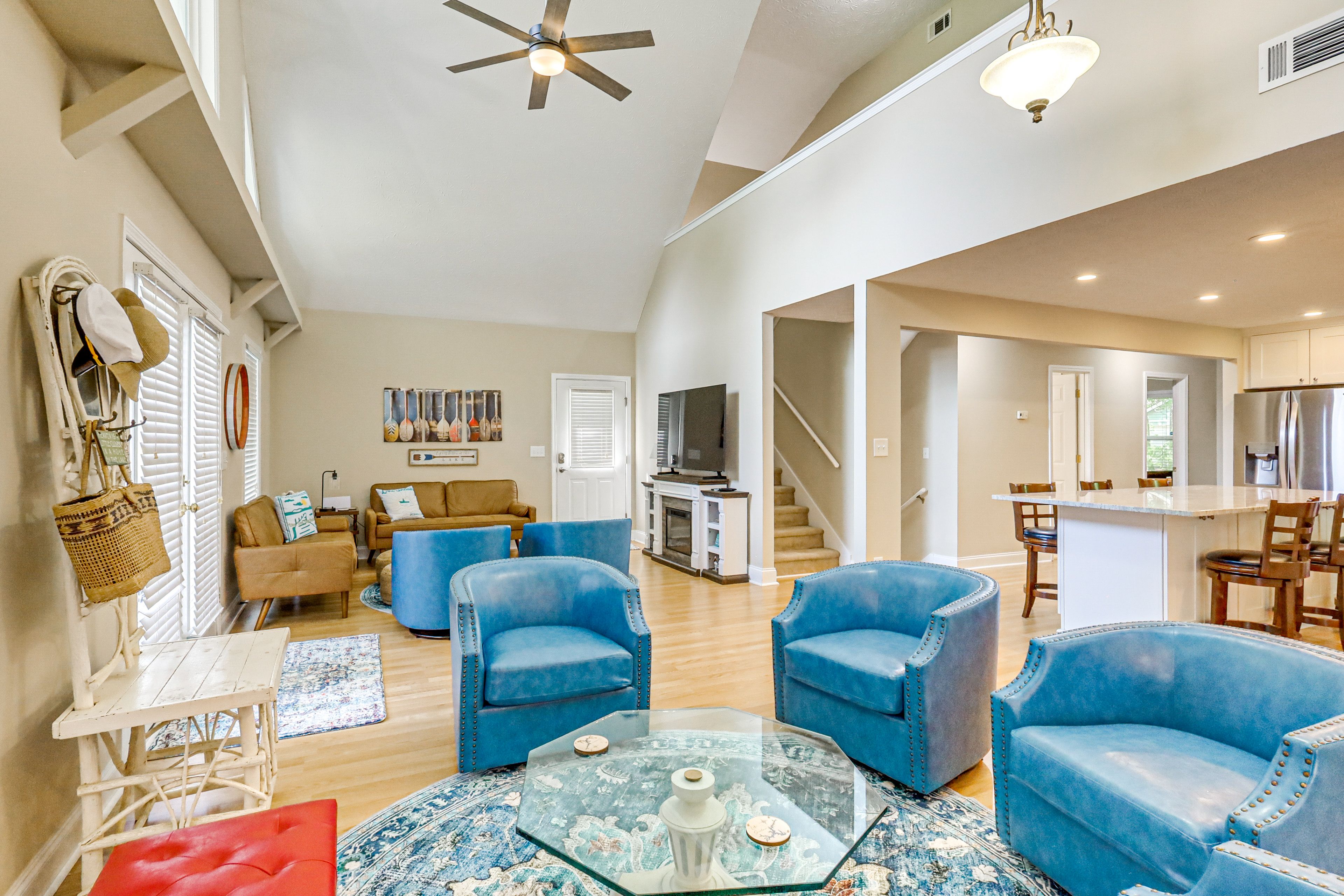 Living Room | Free WiFi | Smart TV | 1st Floor