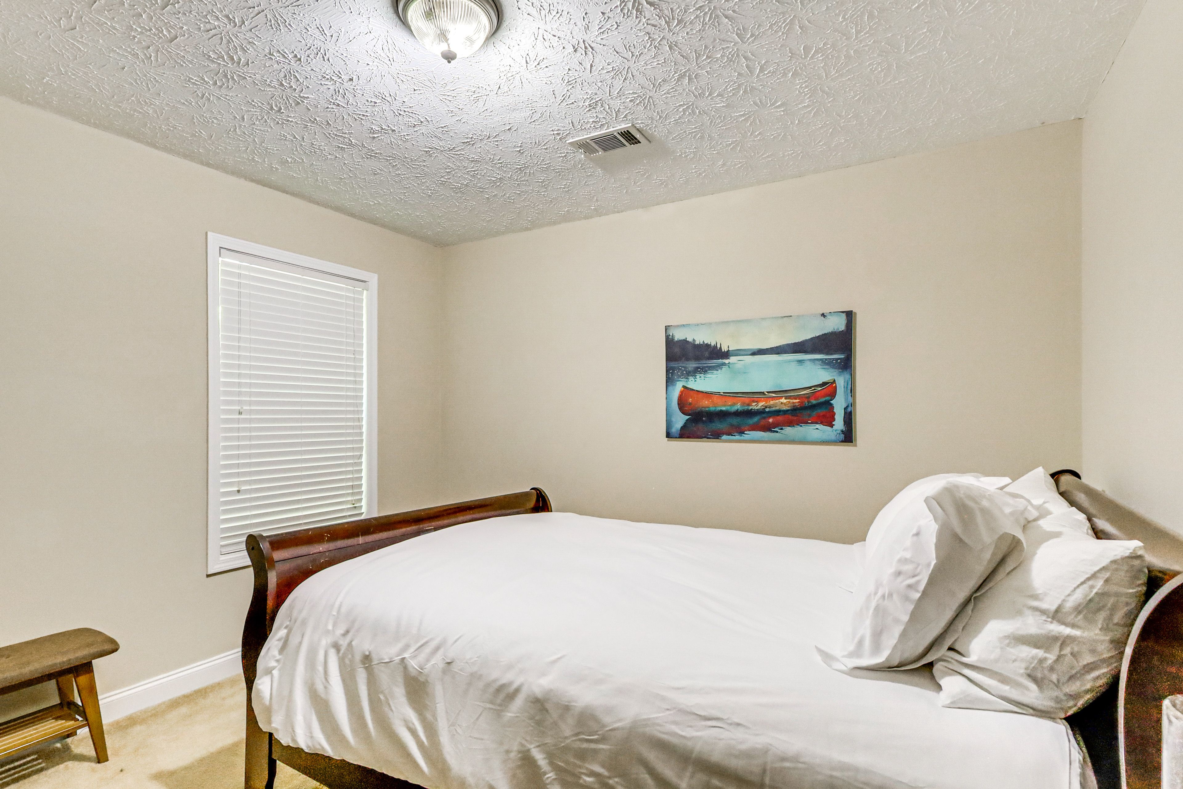 Bedroom 2 | Queen Bed | 1st Floor