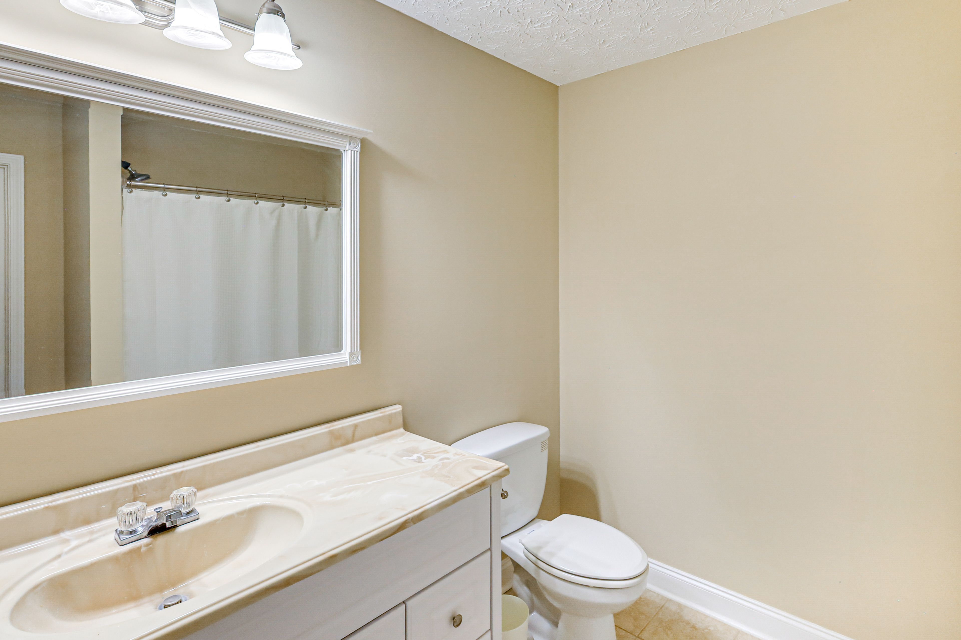 Full Bathroom | 2nd Floor
