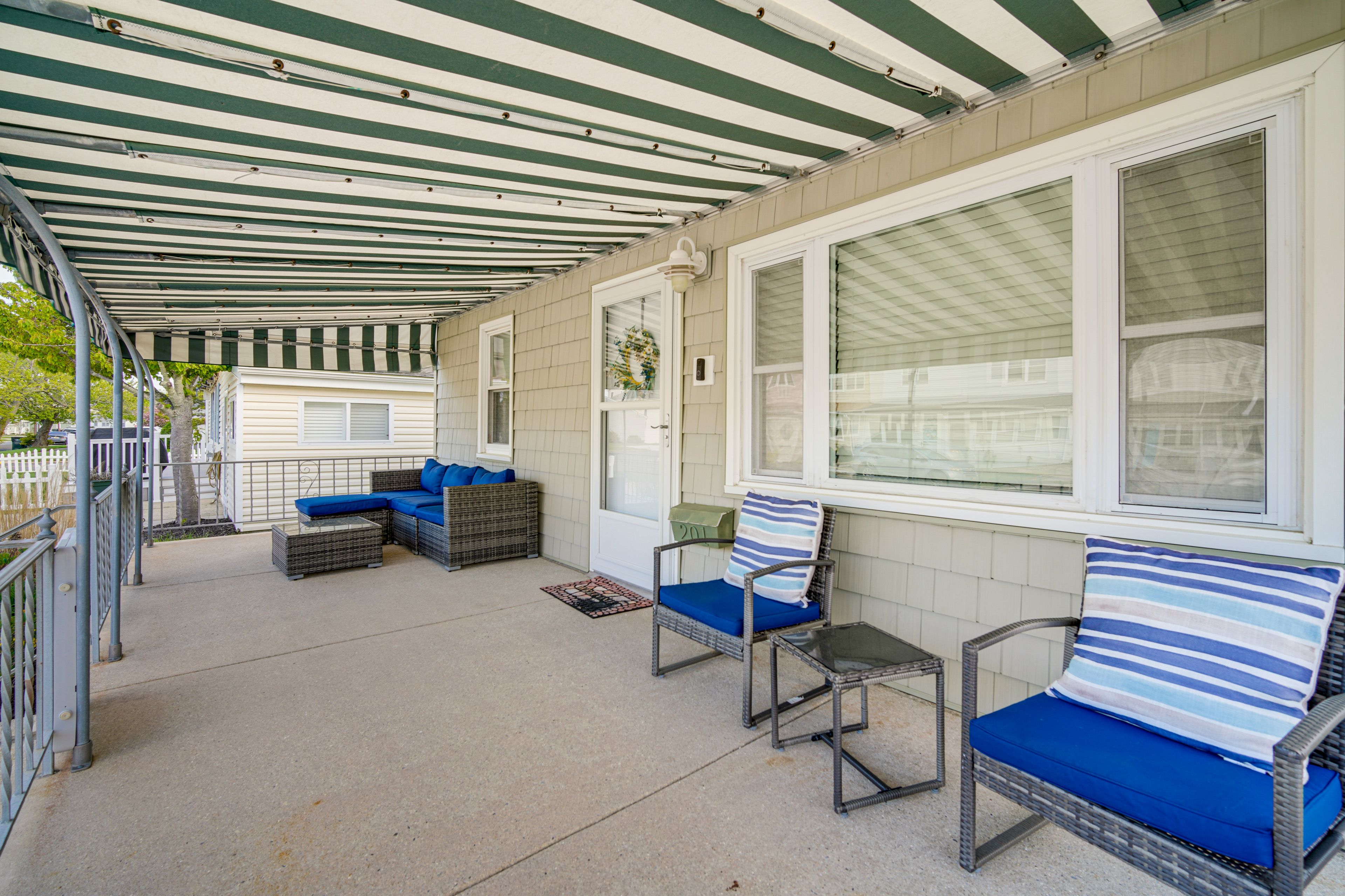 House Exterior | Furnished Porch