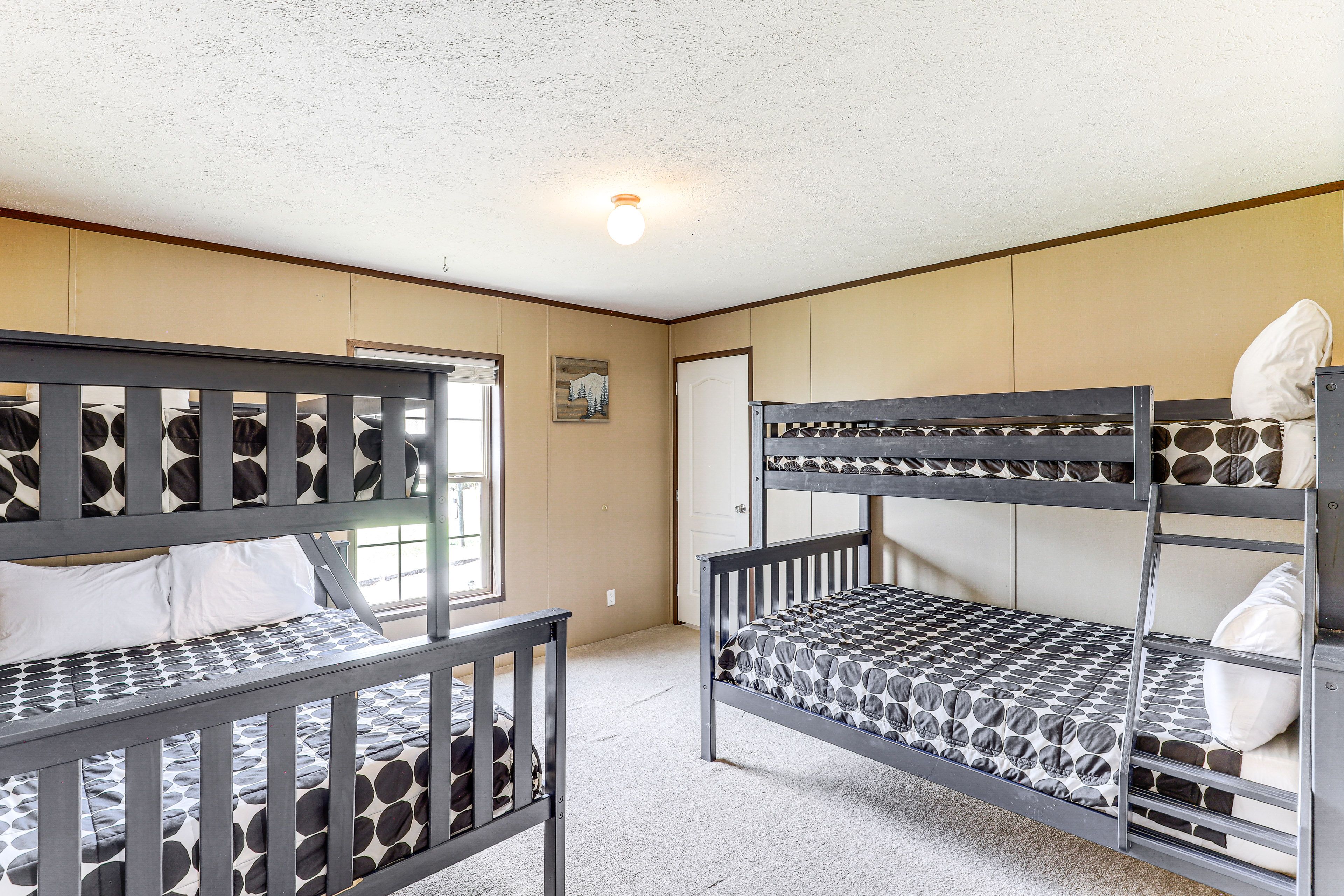Bedroom 3 | 2 Twin/Full Bunk Beds | Linens Provided