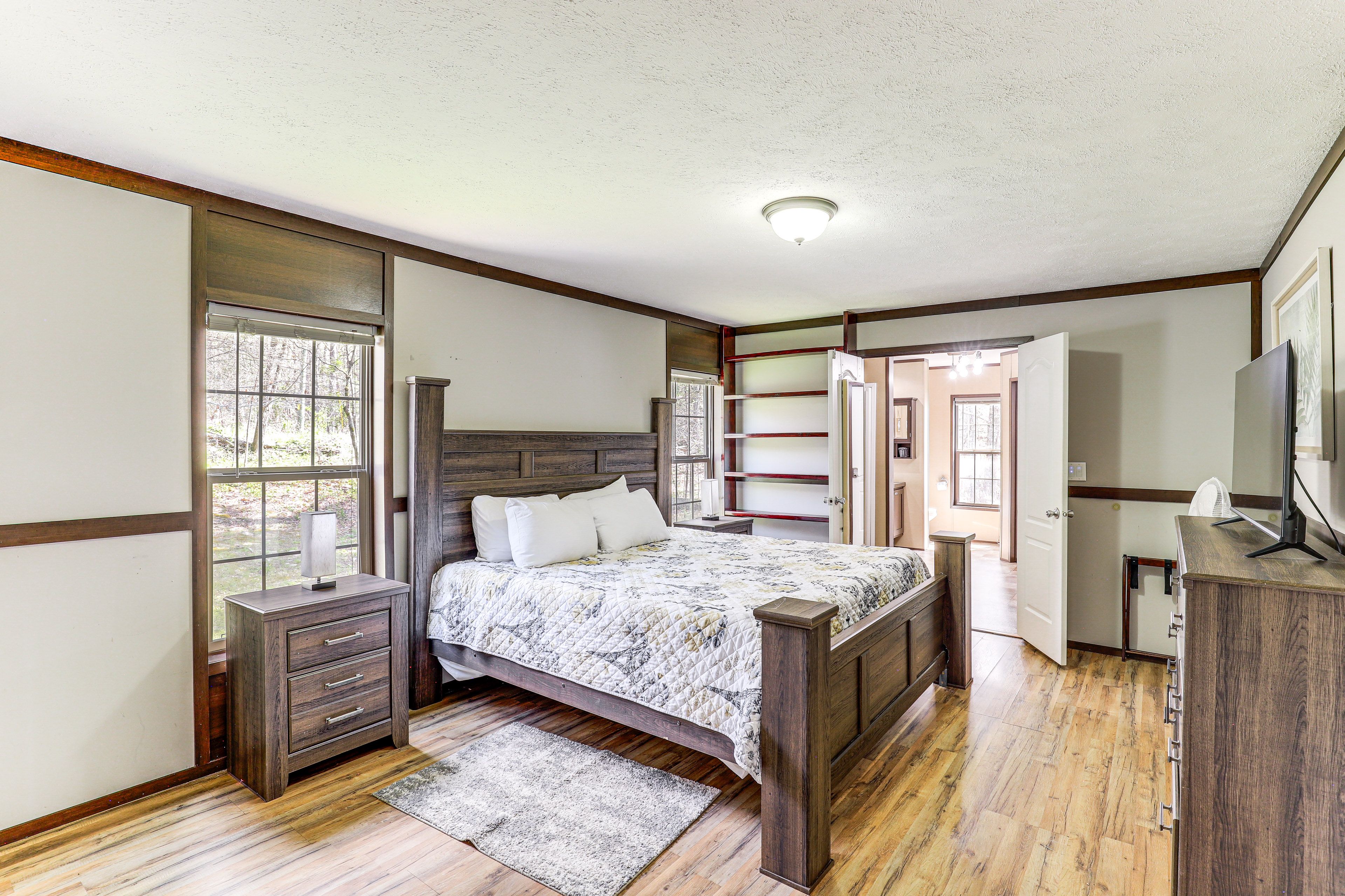 Bedroom 1 | King Bed | Linens Provided