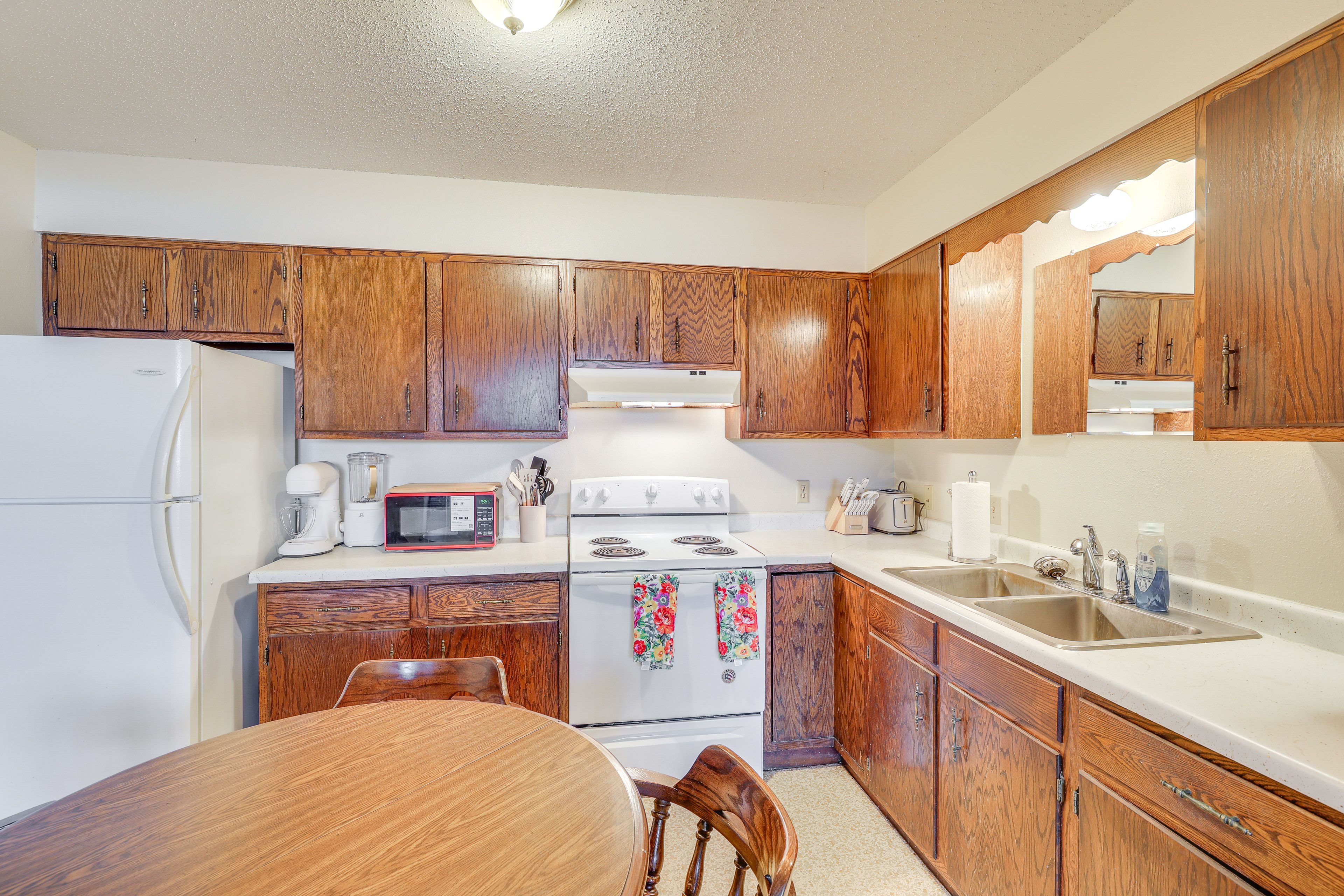 Kitchen | Blender | Toaster | Crockpot