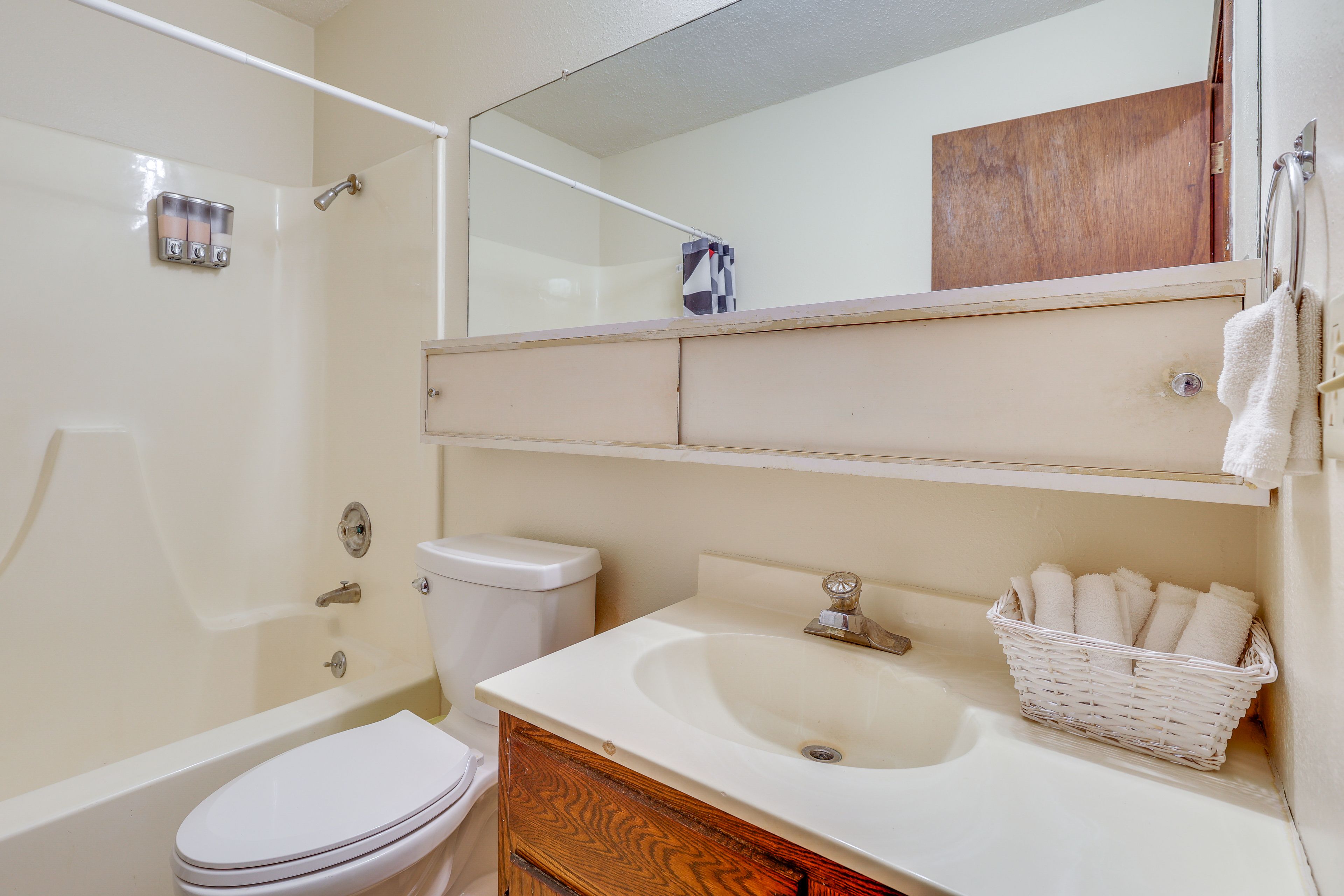 Full Bathroom