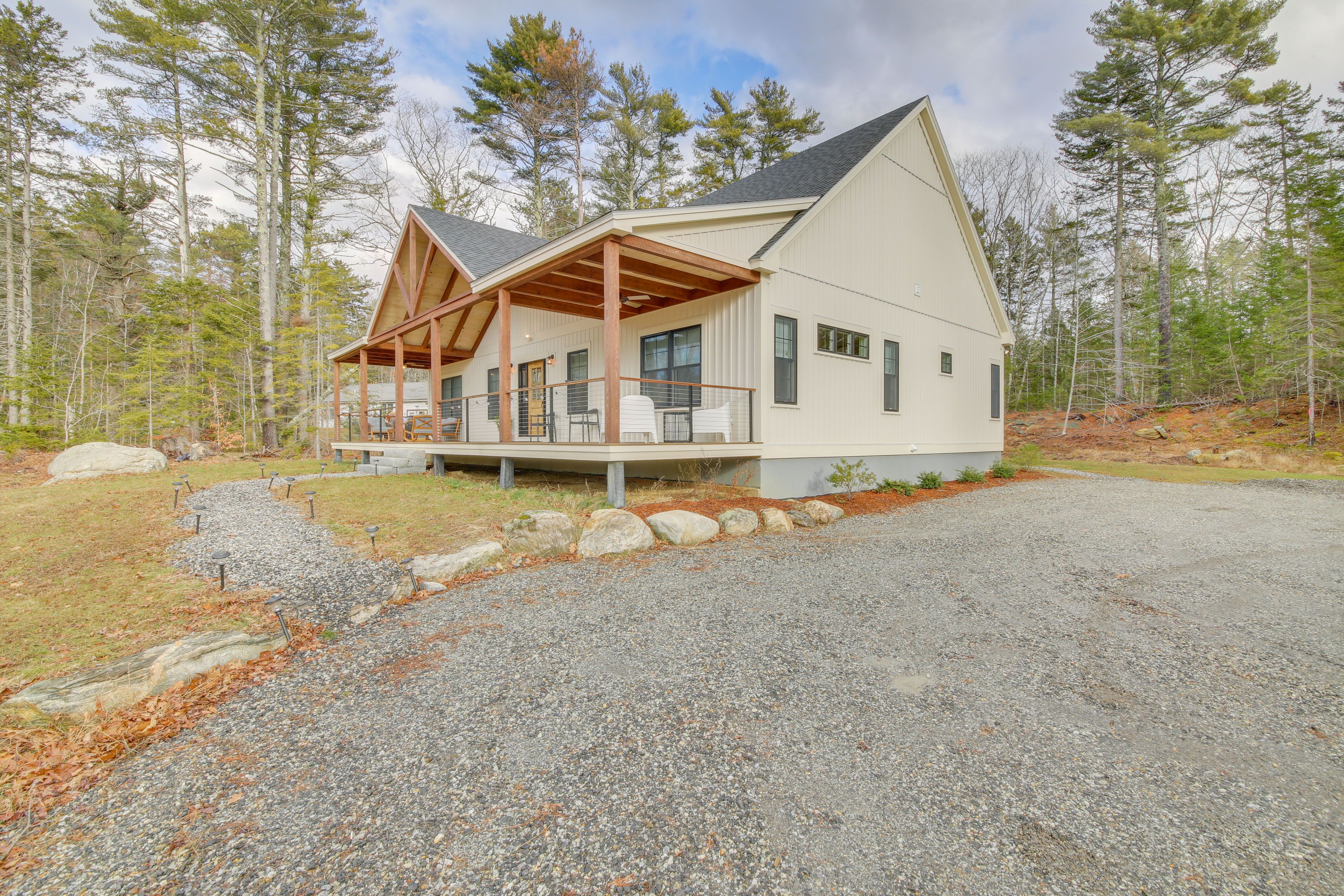 Parking | Driveway (10 Vehicles) | RV Parking Allowed On-Site