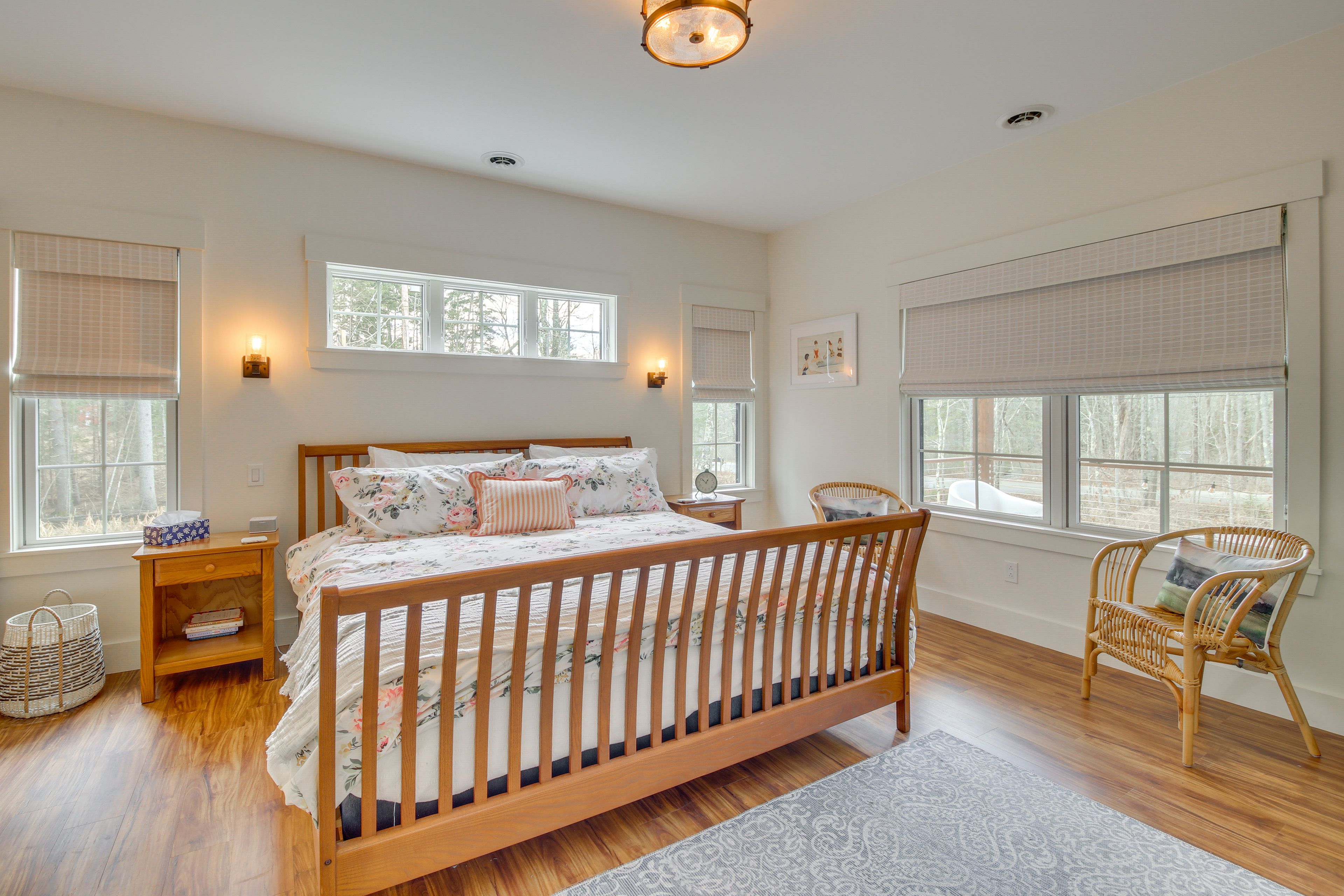 Bedroom 1 | King Bed | Smart TV | Linens Provided