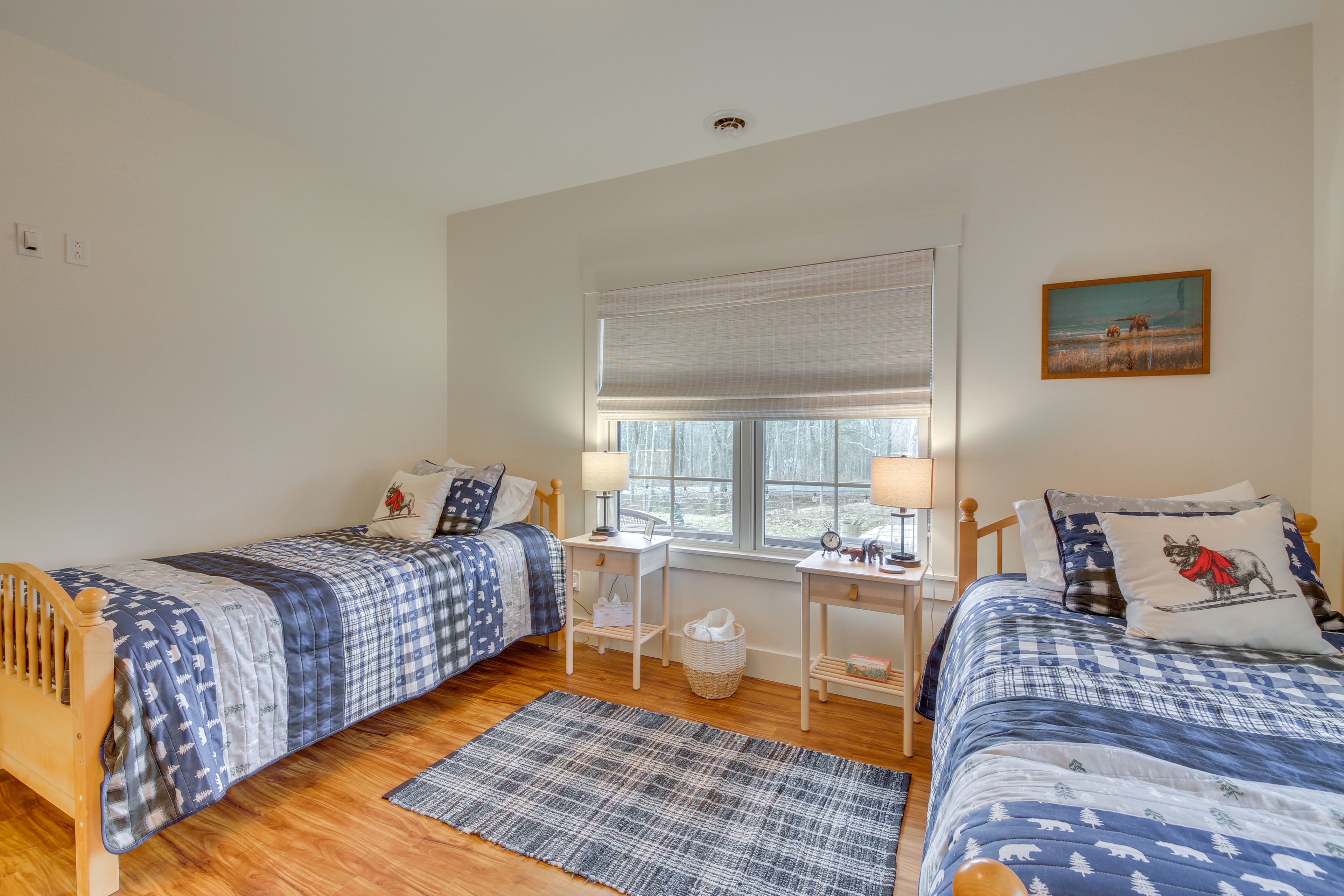 Bedroom 3 | 2 Twin Beds | Office Desk