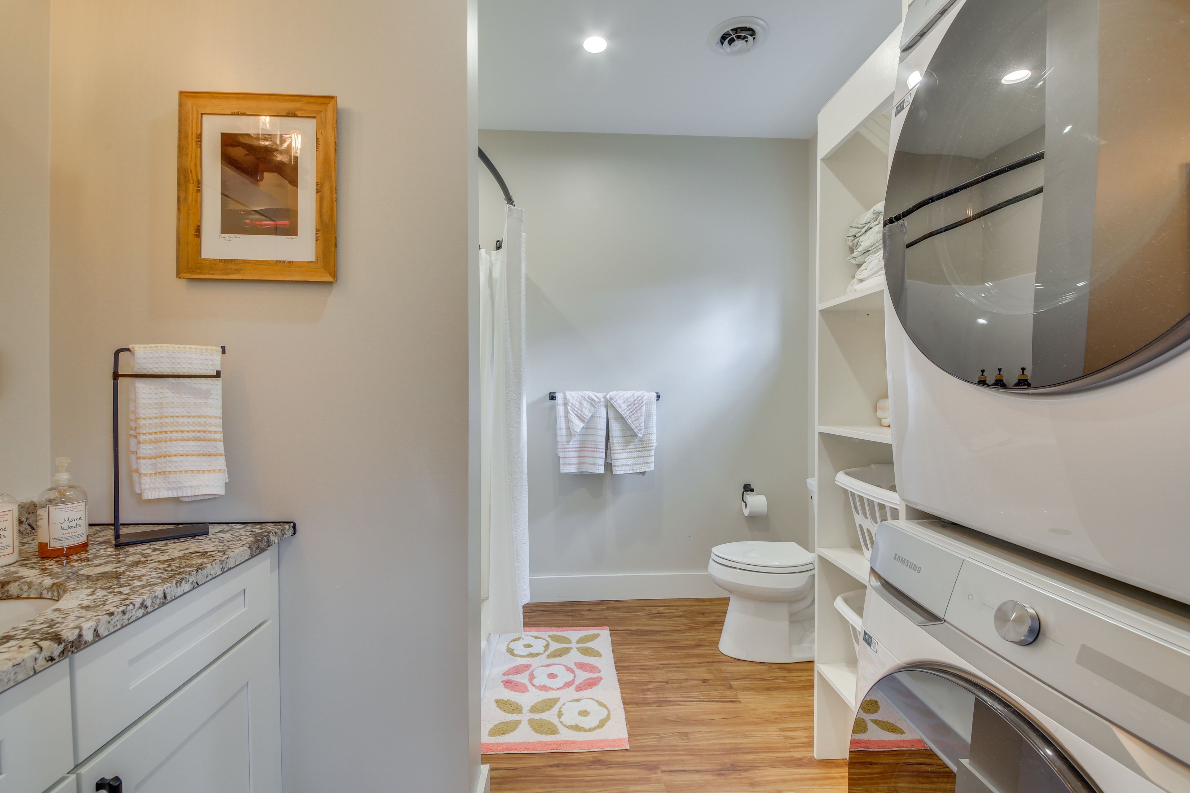 En-Suite Bathroom | Towels Provided | Washer & Dryer