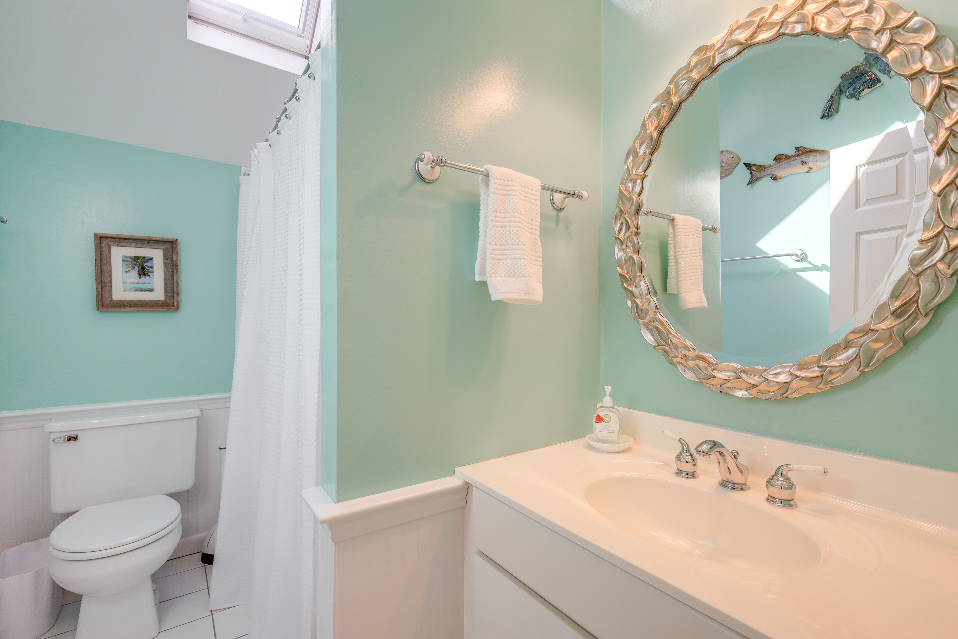 Full Bathroom | 2nd Floor